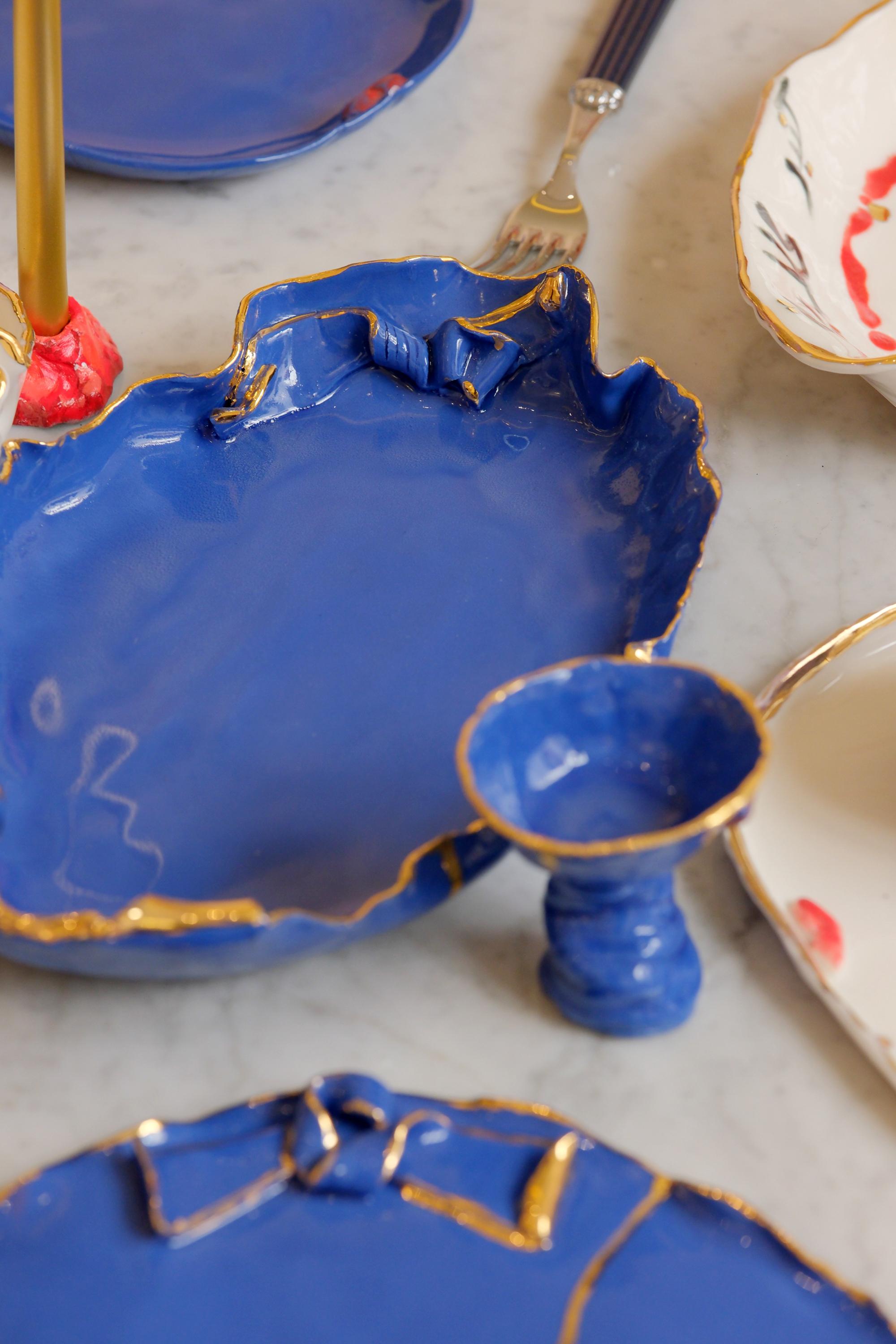 Plat de service en porcelaine bleue de Hania Jneid en vente 4