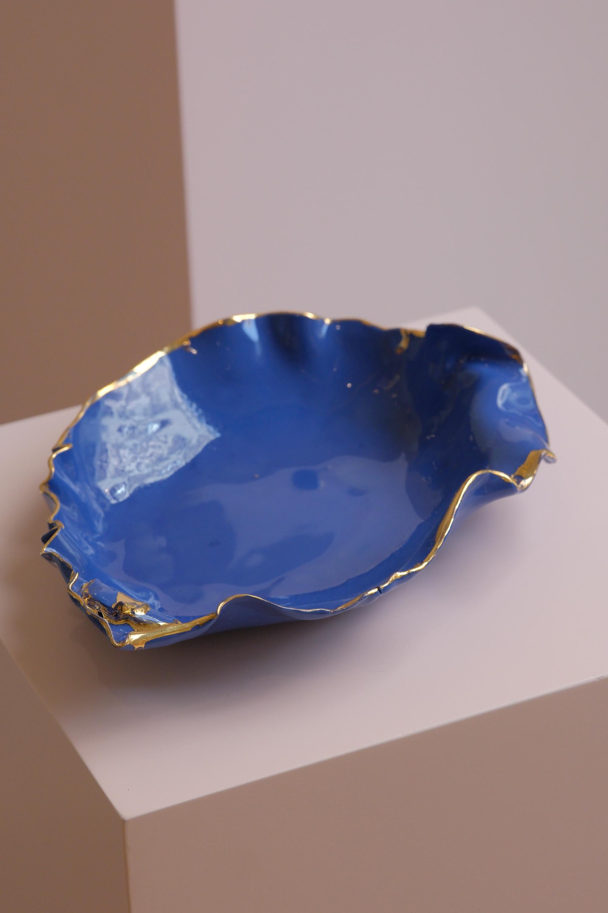 Espagnol Plat de service en porcelaine bleue de Hania Jneid en vente