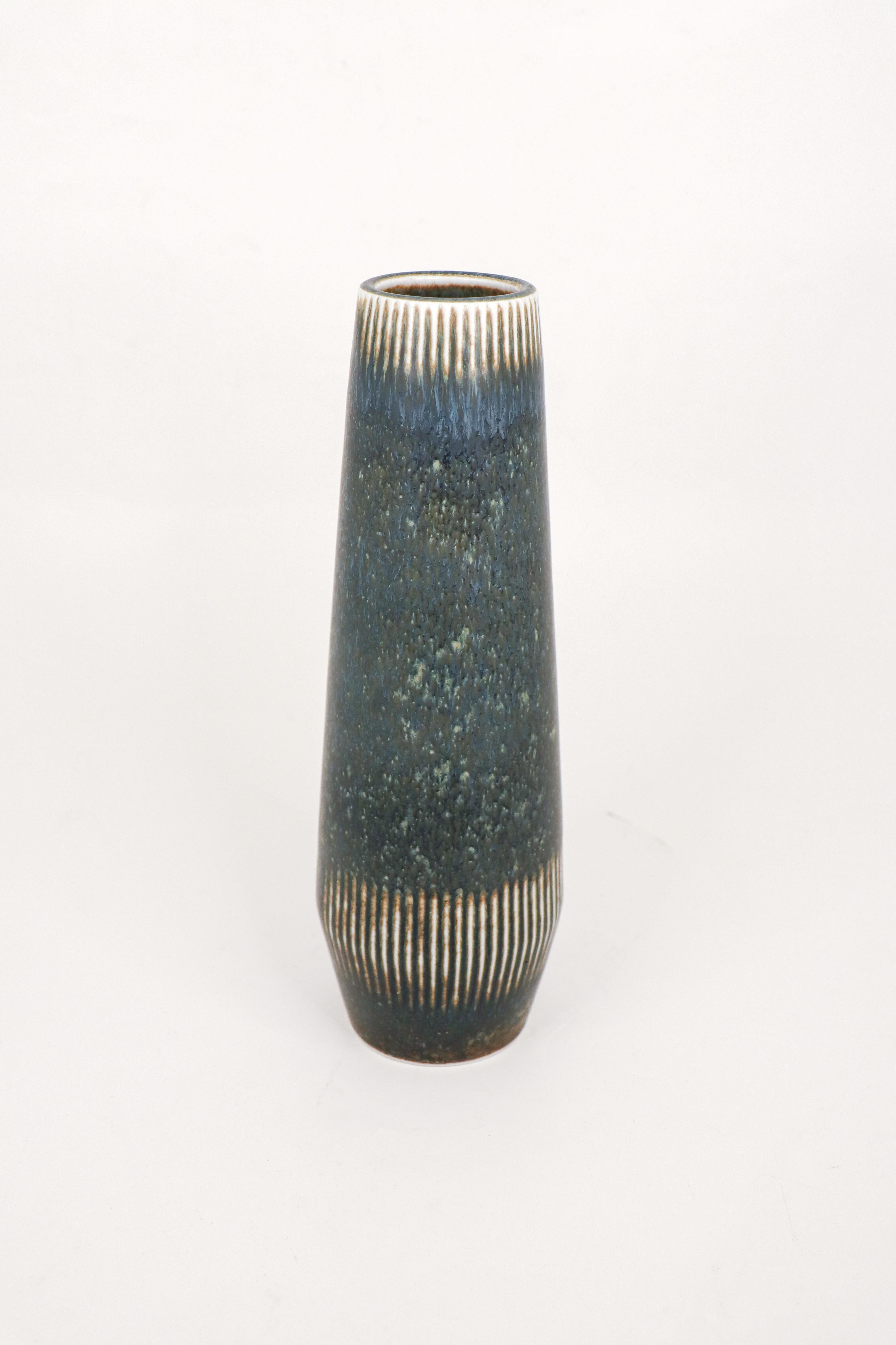 Vernissé Vase en porcelaine bleue - Carl-Harry Stålhane Rörstrand Midcentury Vintage en vente