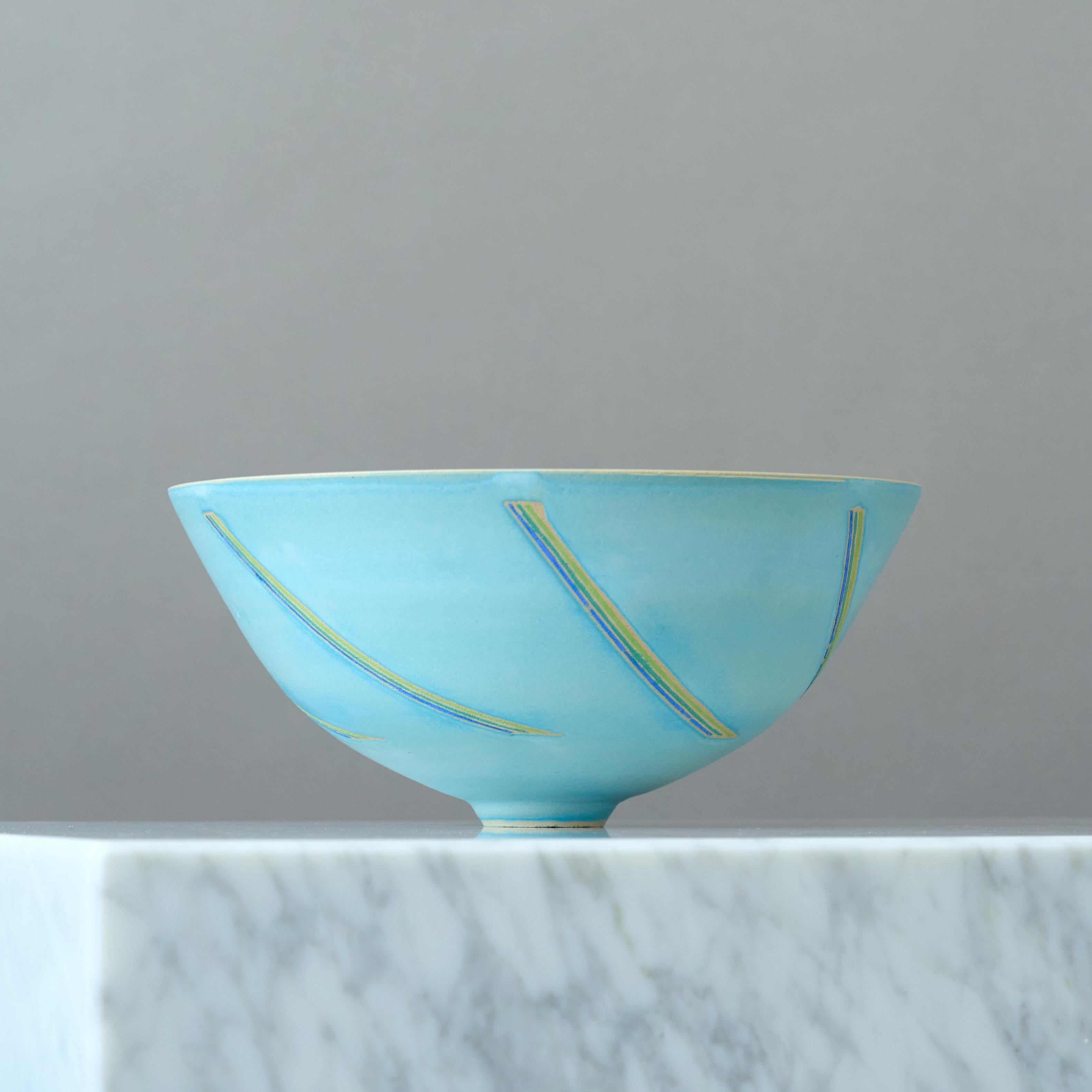 Blaue postmoderne Schale aus Steinzeug von Vibeke Fischer, Dänemark, 1980er Jahre. (Ende des 20. Jahrhunderts) im Angebot