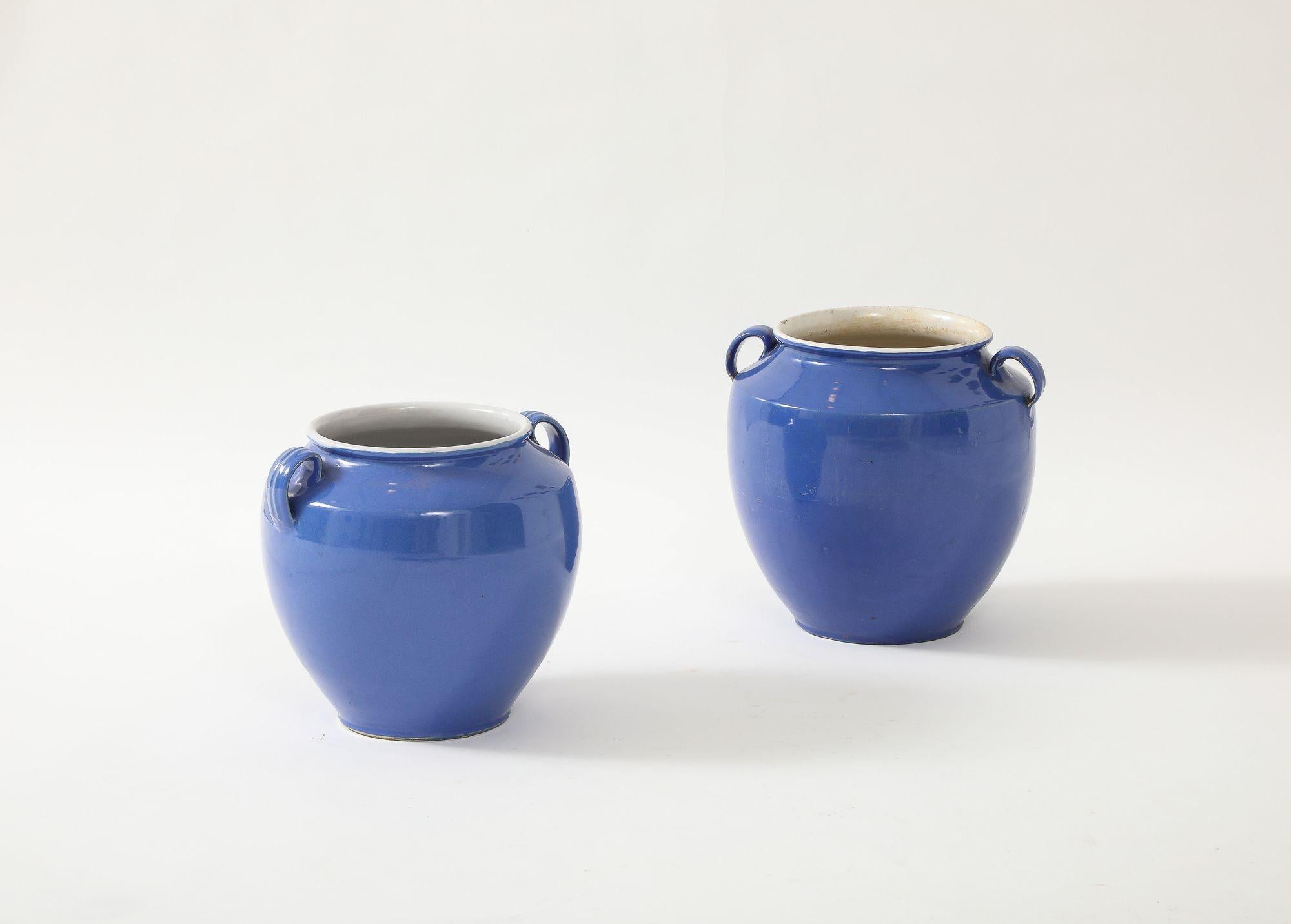 Urna in ceramica blu con manici, Francia, metà del XX secolo. in vendita 4