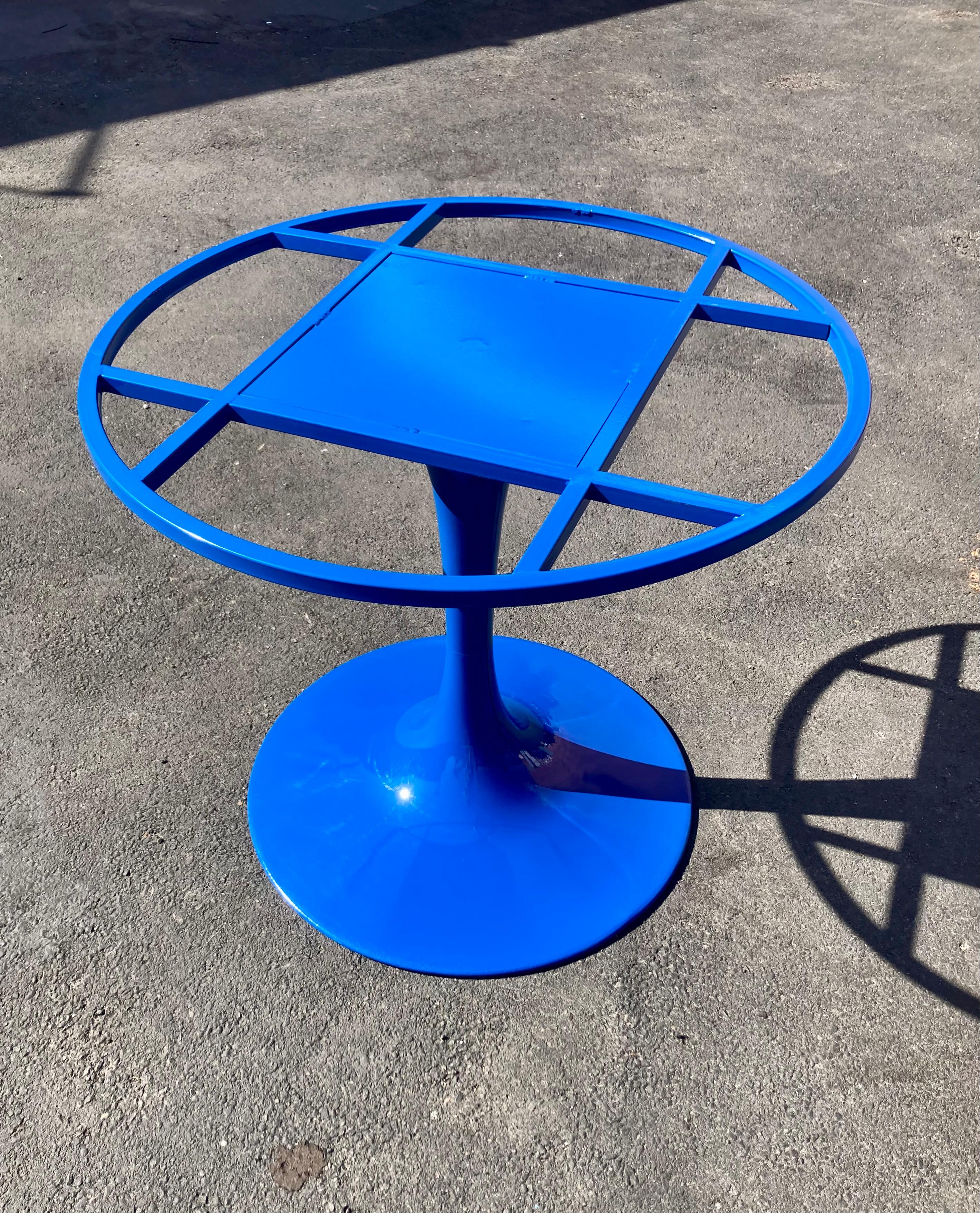 Blue Powder-Coated Steel Round Table Base In Excellent Condition For Sale In Alhambra, CA