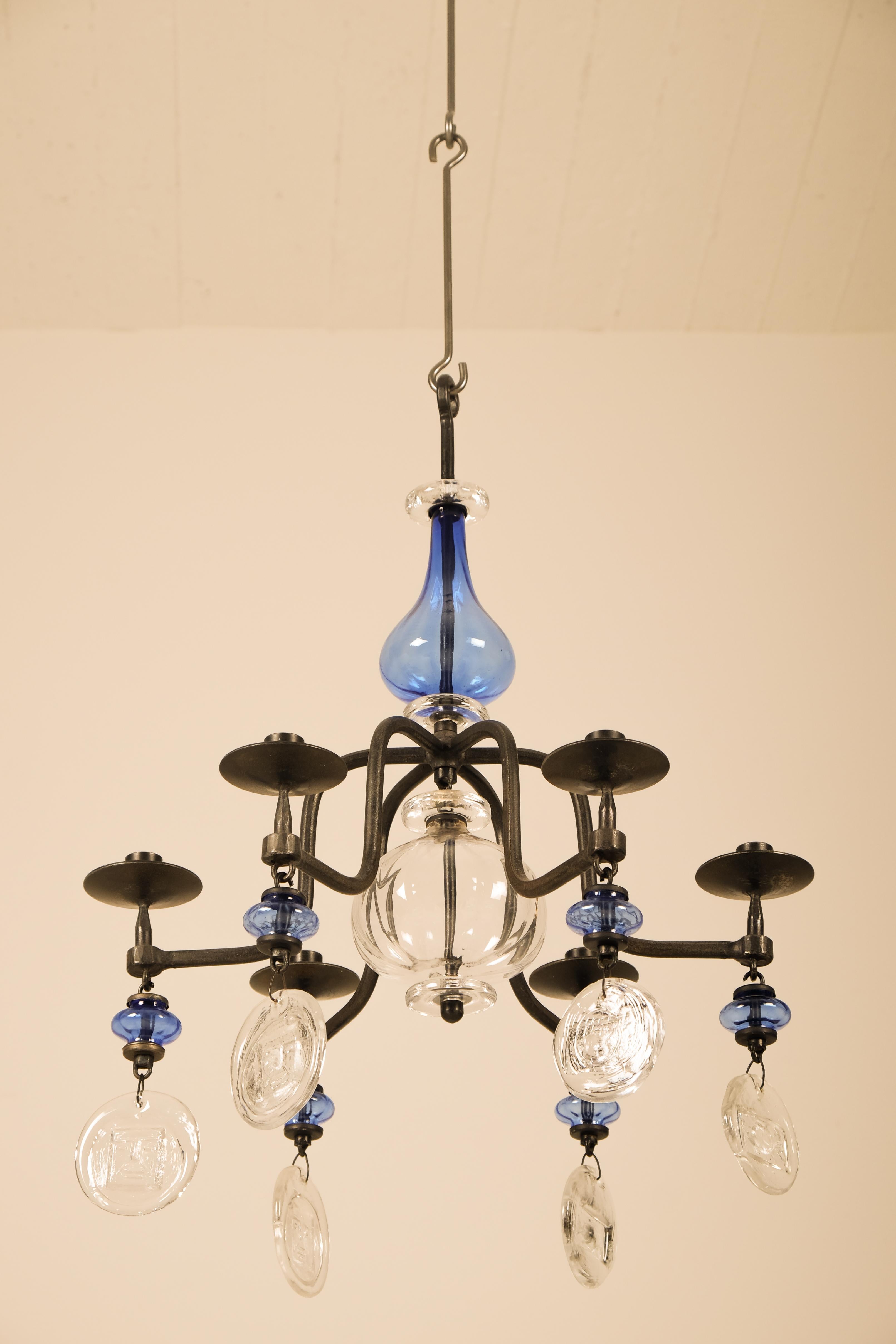 Suédois Lustre en verre pressé bleu Erik Höglund Suède, 1960s en vente