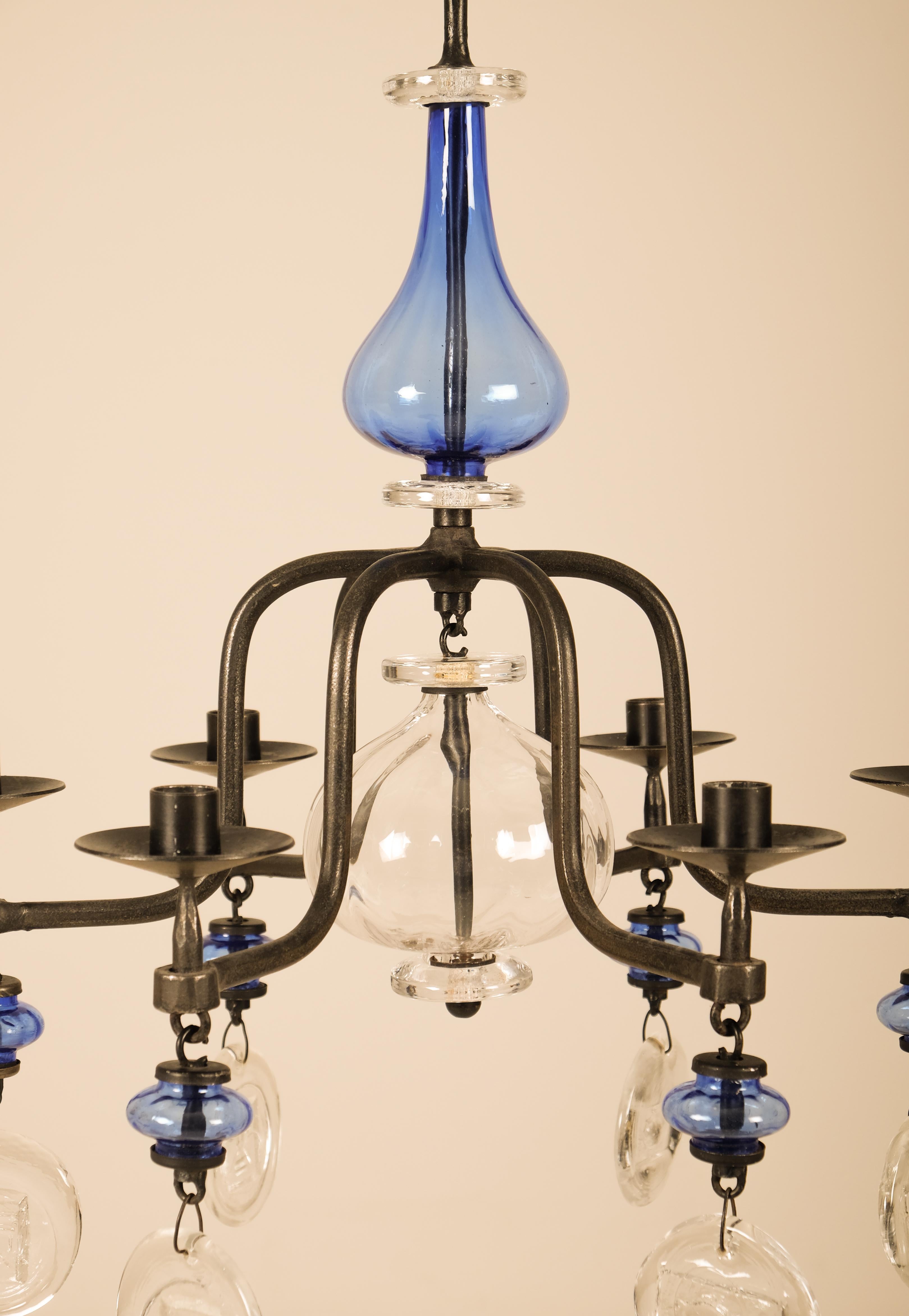 Lustre en verre pressé bleu Erik Höglund Suède, 1960s Bon état - En vente à Stockholm, SE