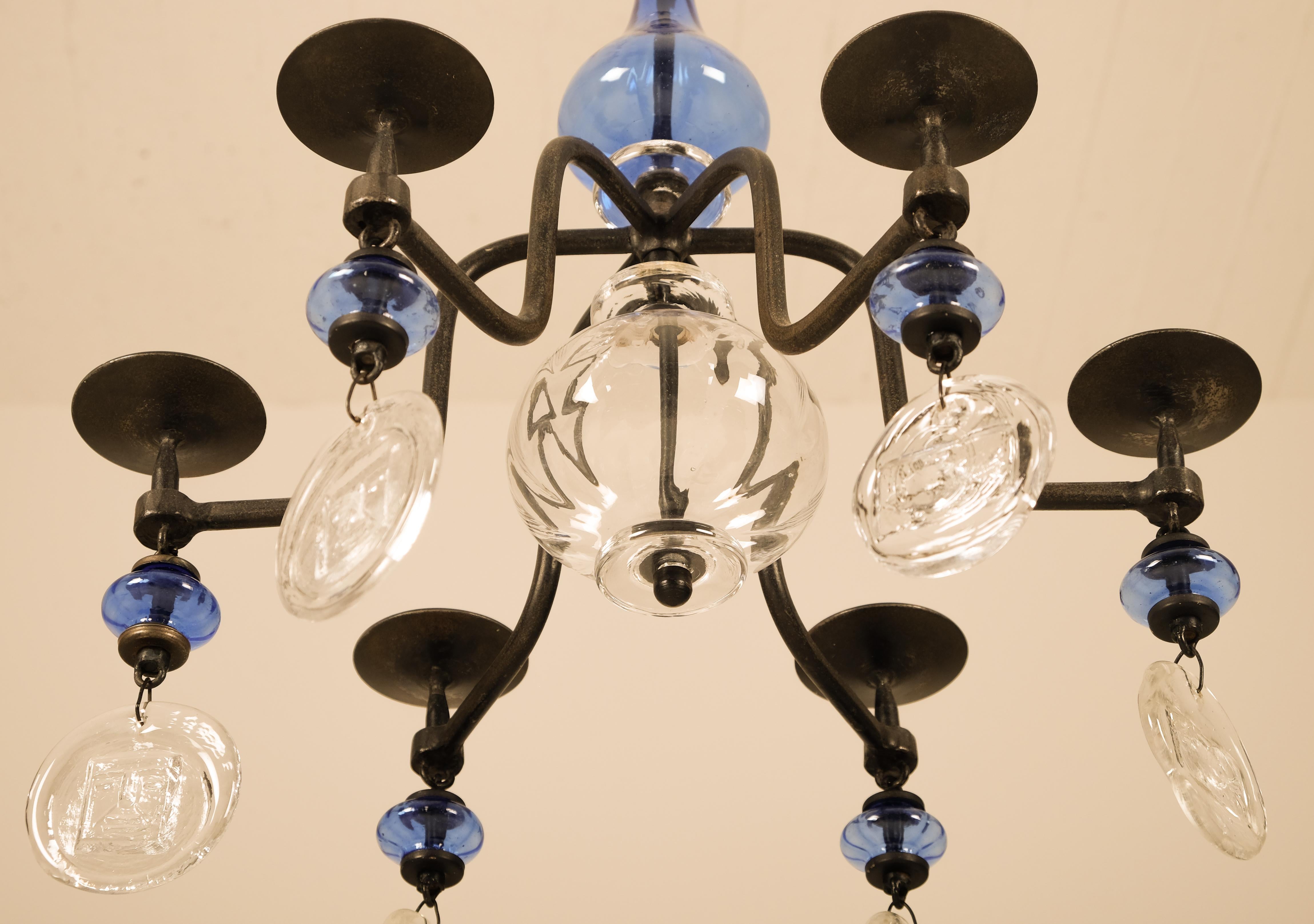 Milieu du XXe siècle Lustre en verre pressé bleu Erik Höglund Suède, 1960s en vente