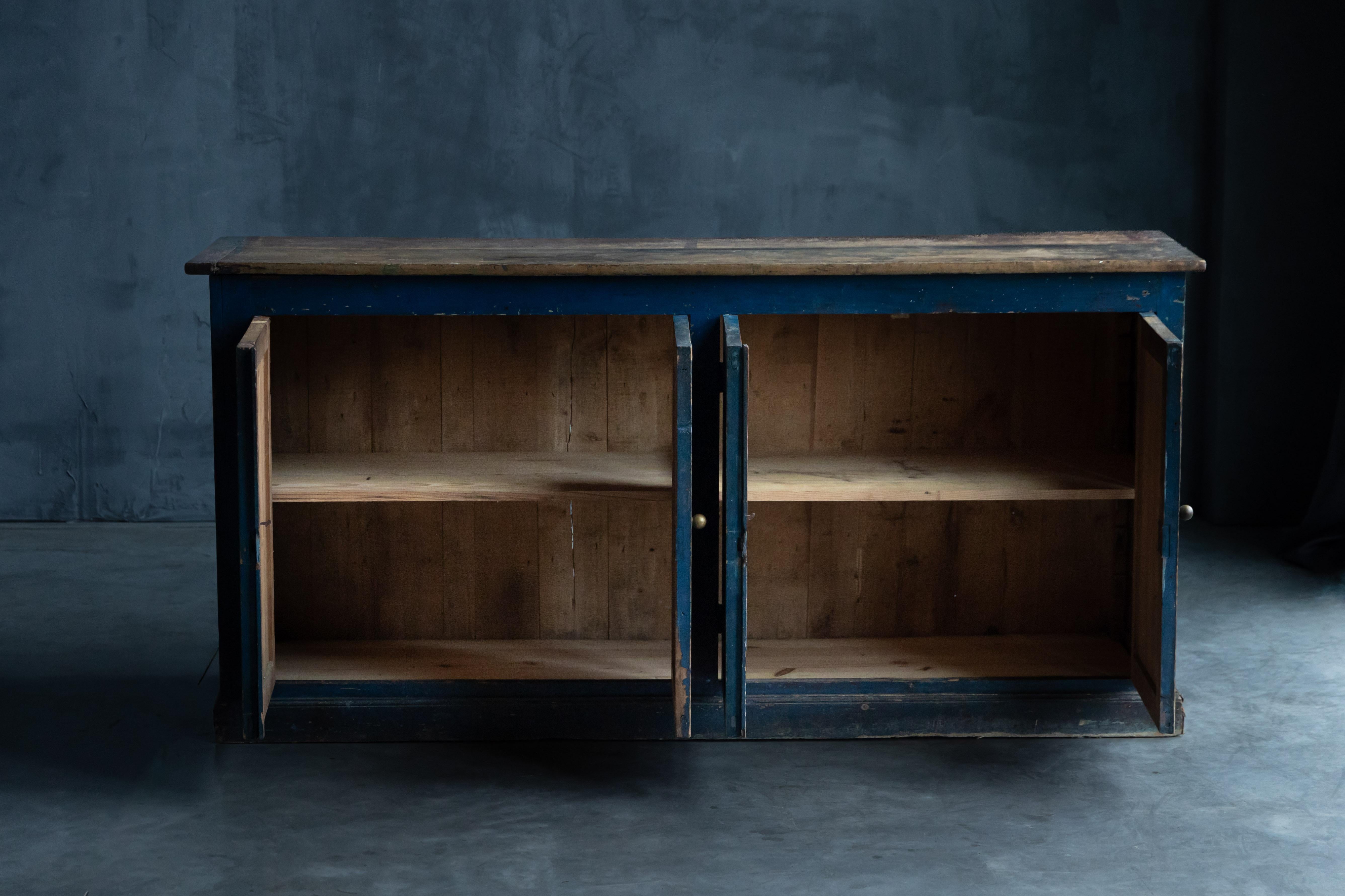 Dressoir d'art populaire primitif bleu, France, 19ème siècle en vente 4