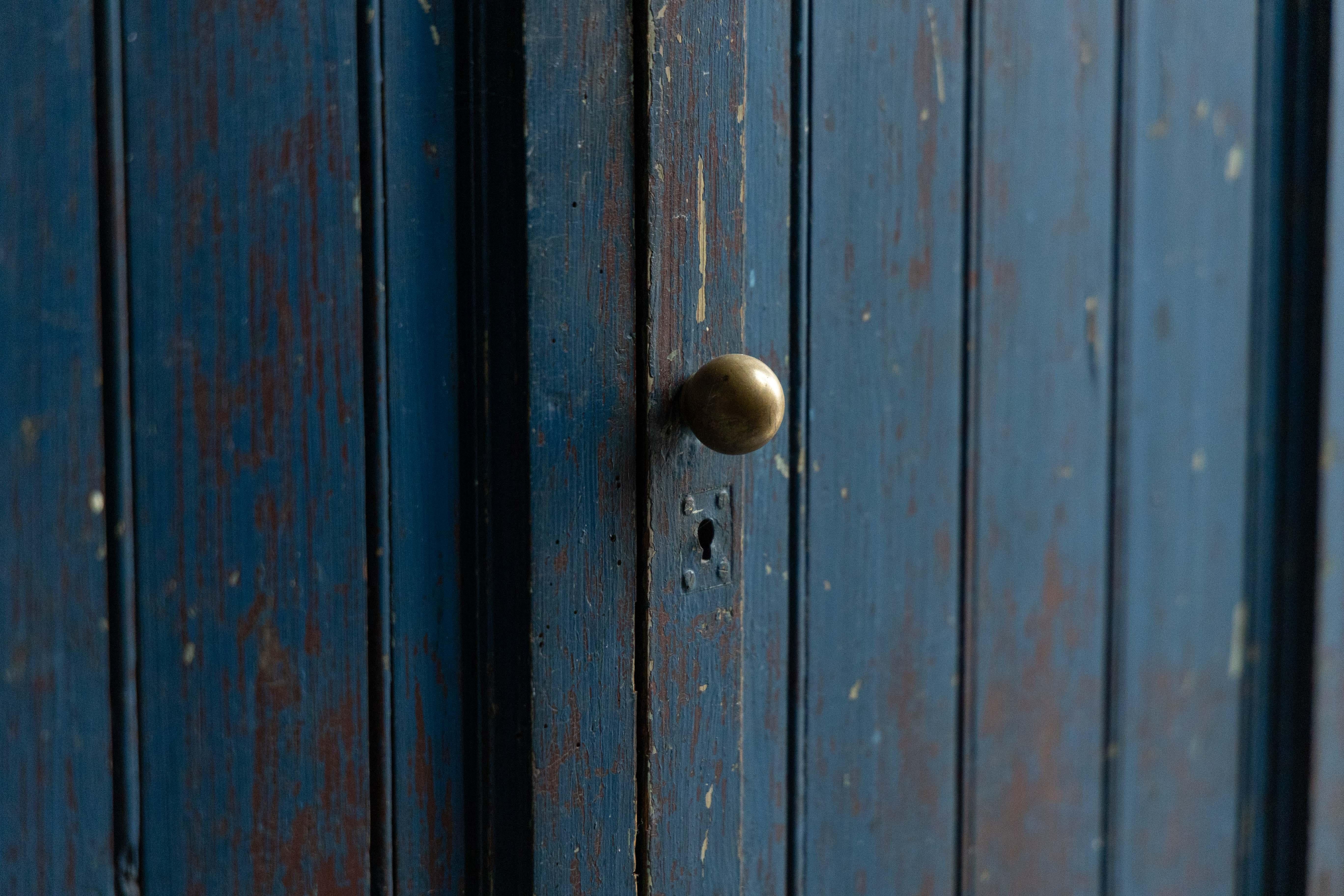 Dressoir d'art populaire primitif bleu, France, 19ème siècle en vente 2