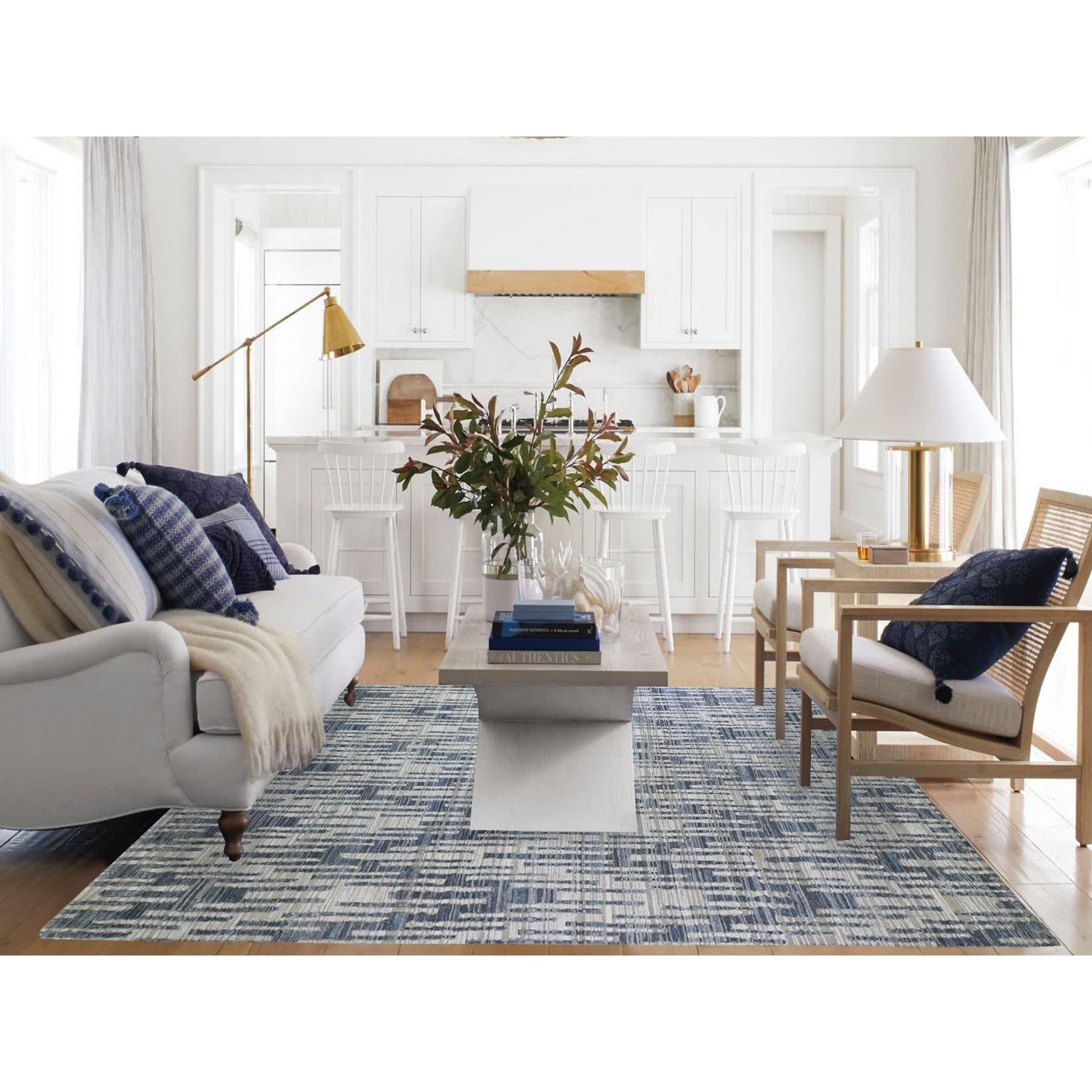 Ce fabuleux tapis noué à la main a été créé et conçu pour une résistance et une durabilité accrues. Ce tapis a été fabriqué à la main pendant des semaines selon la méthode traditionnelle qui est utilisée pour faire des
Taille exacte du tapis en