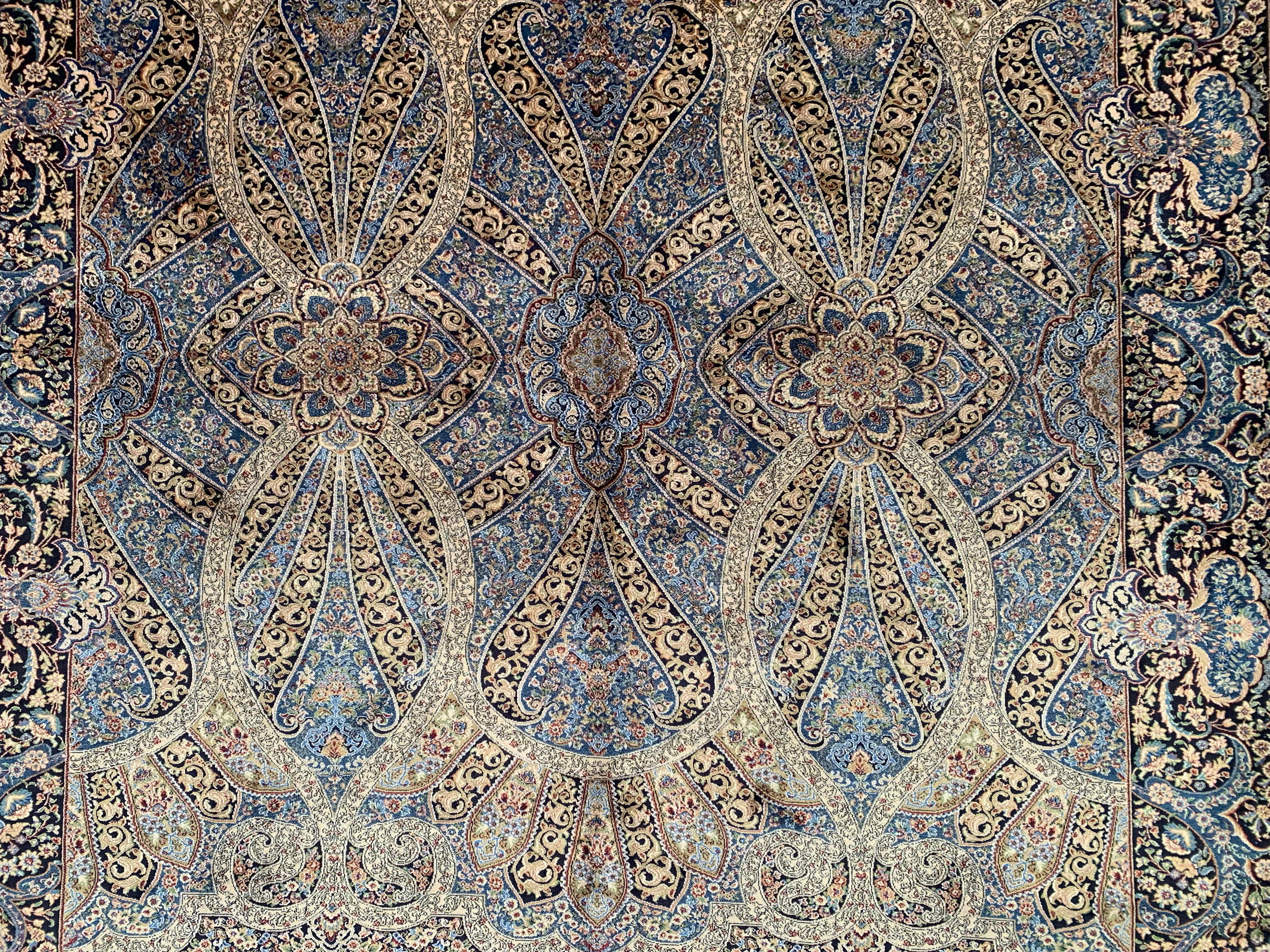 Blauer türkischer Teppich aus reiner Seide, 1000 KPSI (Maschinell gefertigt) im Angebot