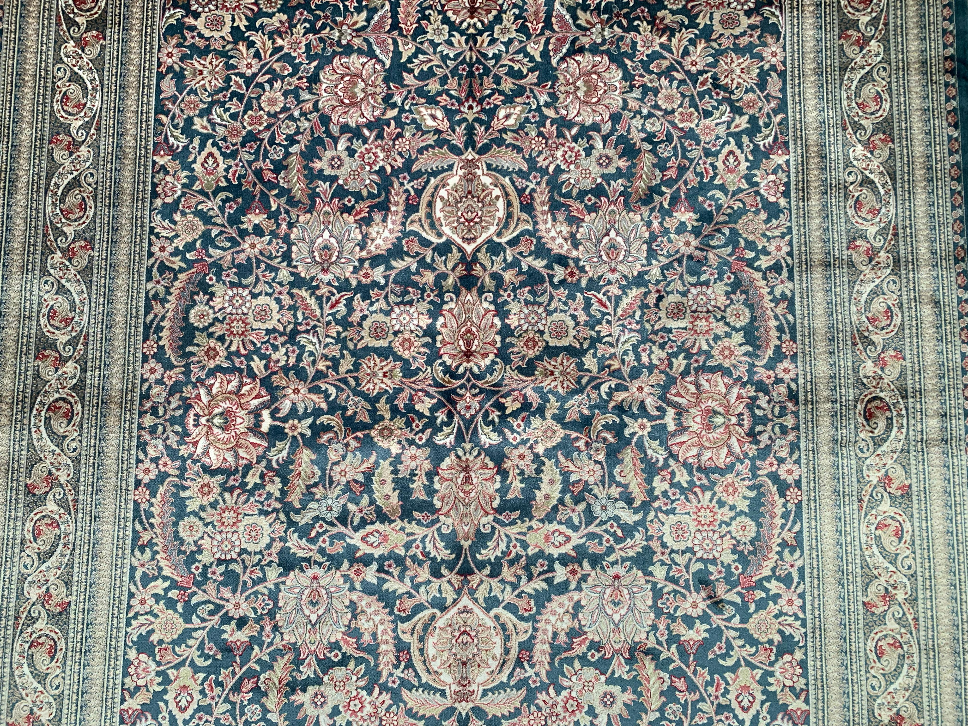 Blauer türkischer Teppich aus reiner Seide, 1000 KPSI (Maschinell gefertigt) im Angebot