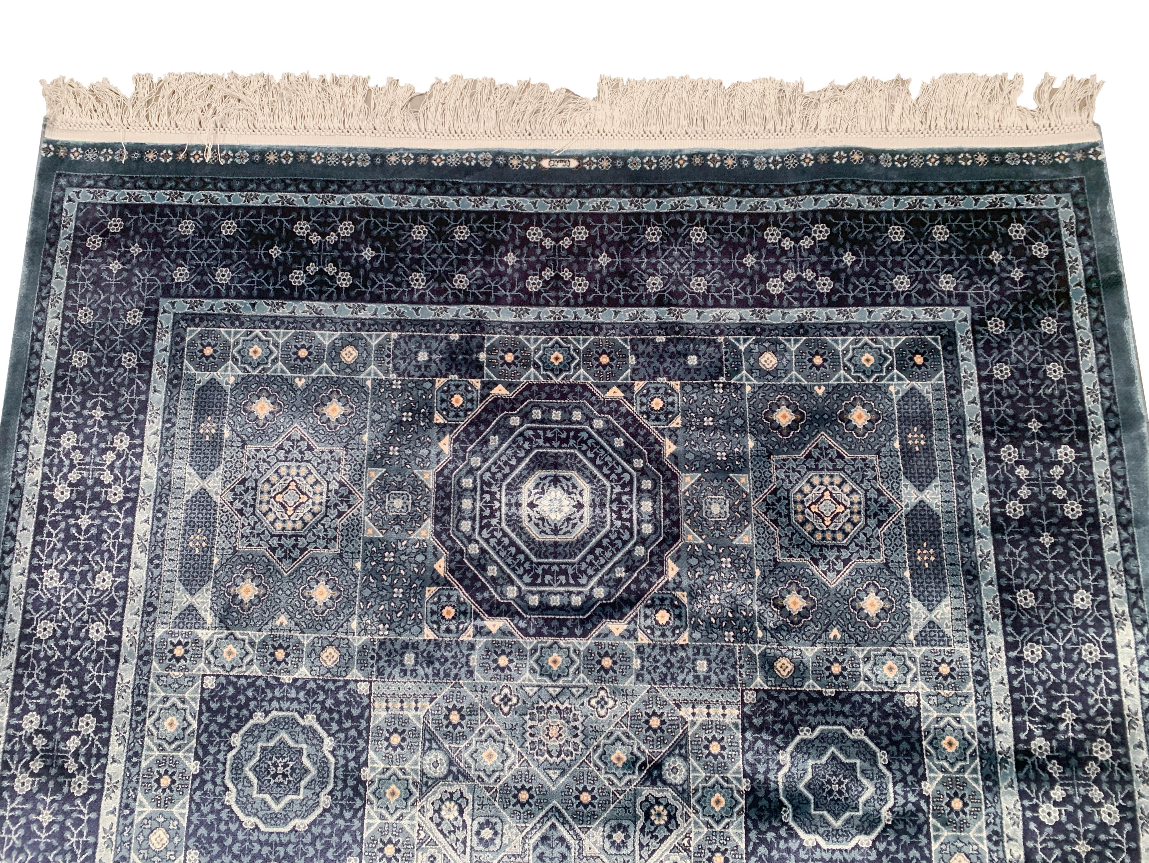 Blauer türkischer Teppich aus reiner Seide, 1000 KPSI im Zustand „Neu“ im Angebot in Laguna Hills, CA