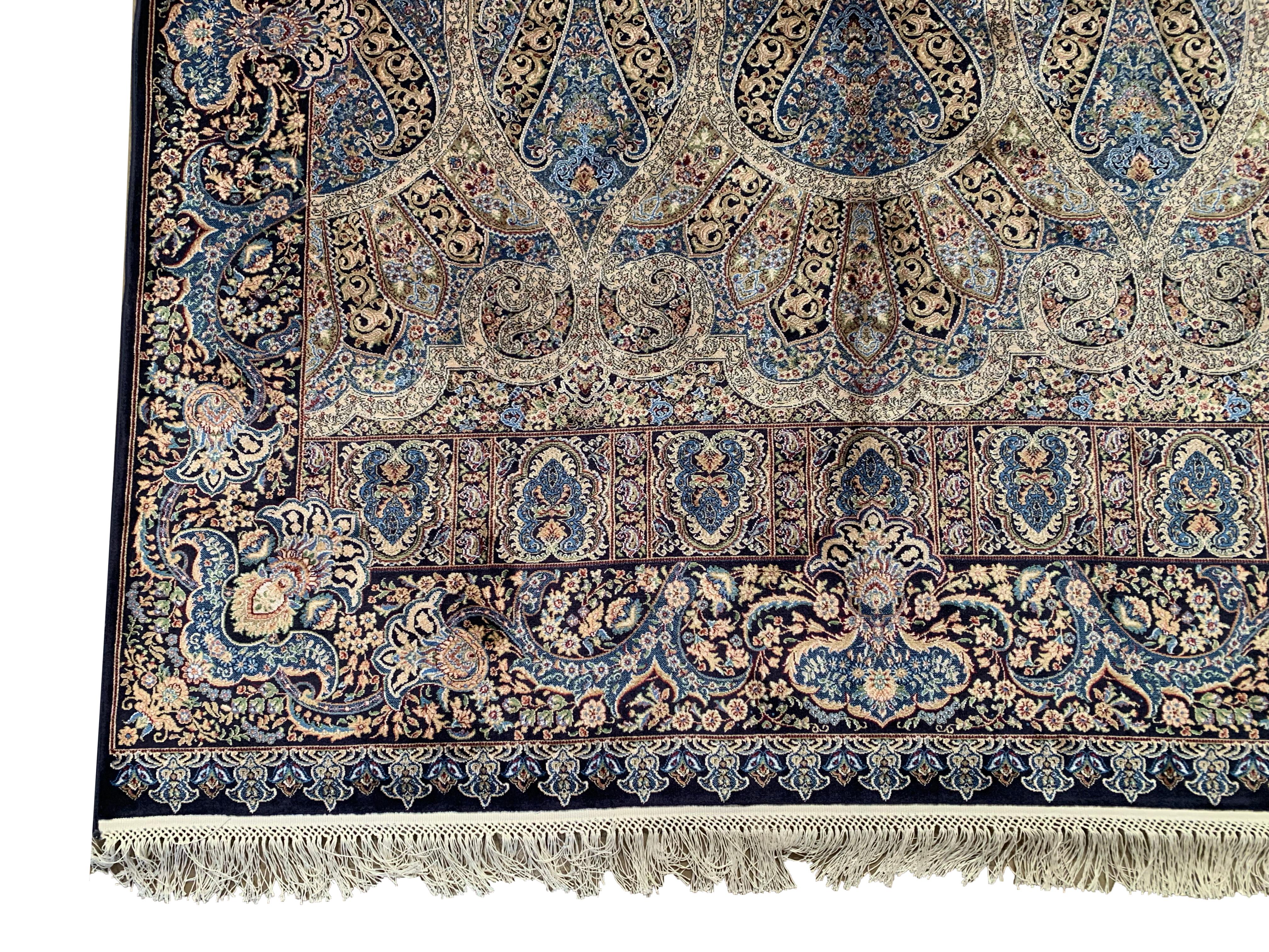 Blauer türkischer Teppich aus reiner Seide, 1000 KPSI (21. Jahrhundert und zeitgenössisch) im Angebot
