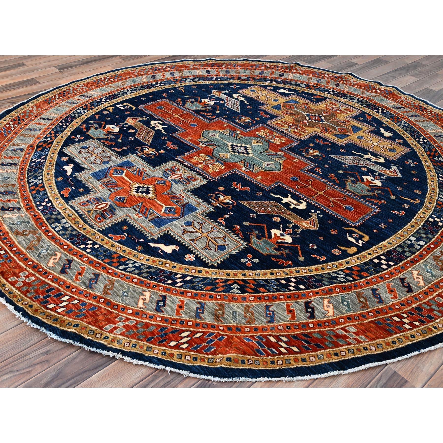 Blauer handgeknüpfter runder Teppich aus reiner Wolle Armenischer 200 KPSI kaukasischem Design 8' x 8' (Mittelalterlich) im Angebot