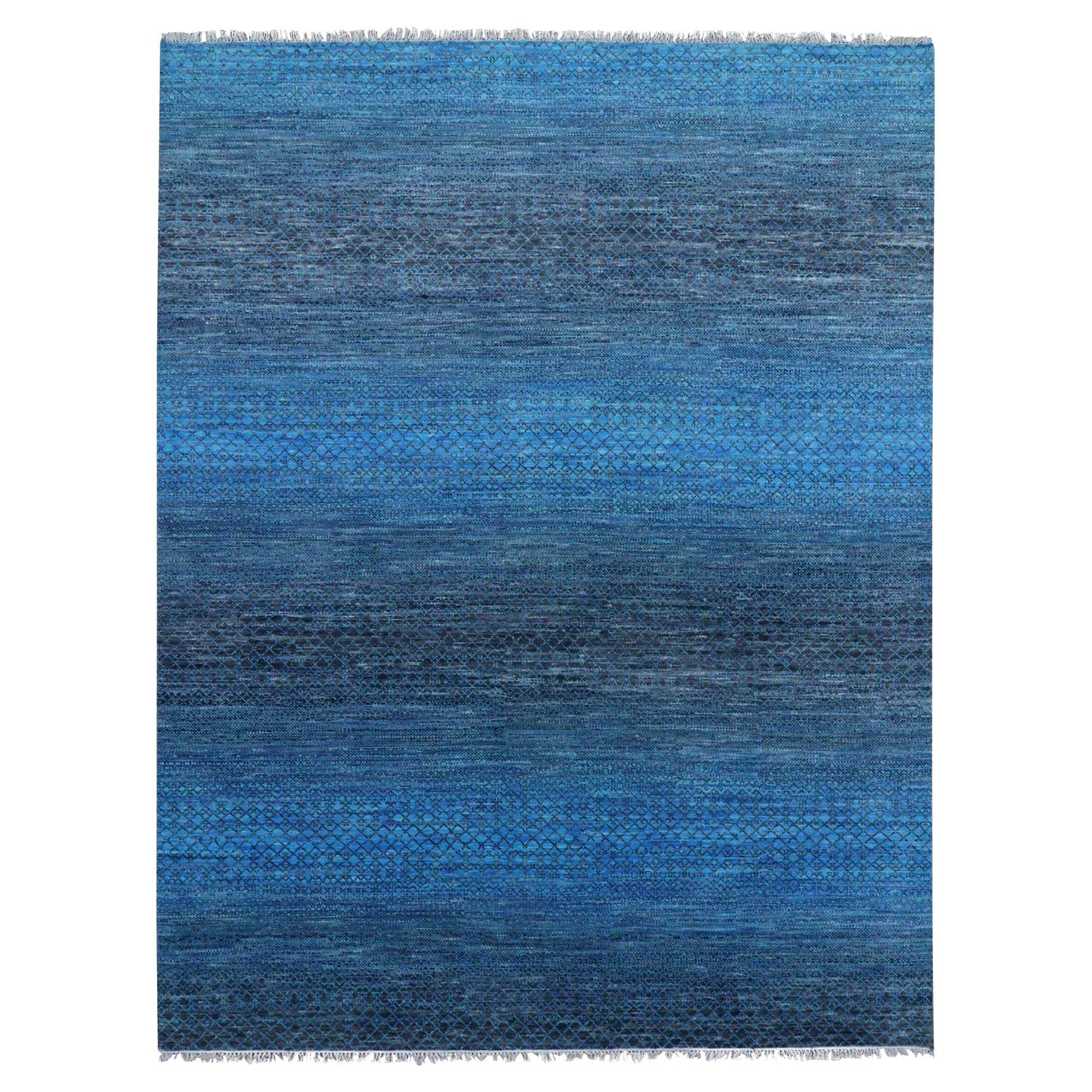 Handgeknüpfter orientalischer Teppich aus reiner Wolle aus der Chiaroscuro-Kollektion in Blau