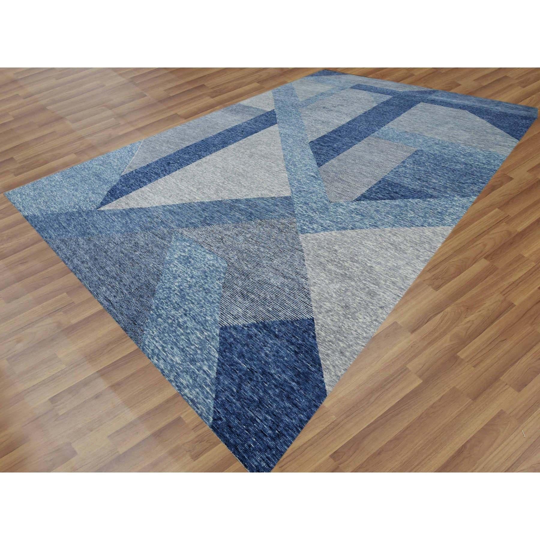 Art Déco Tappeto orientale oversize blu in pura lana annodato a mano della collezione Art Deco Geometrico in vendita