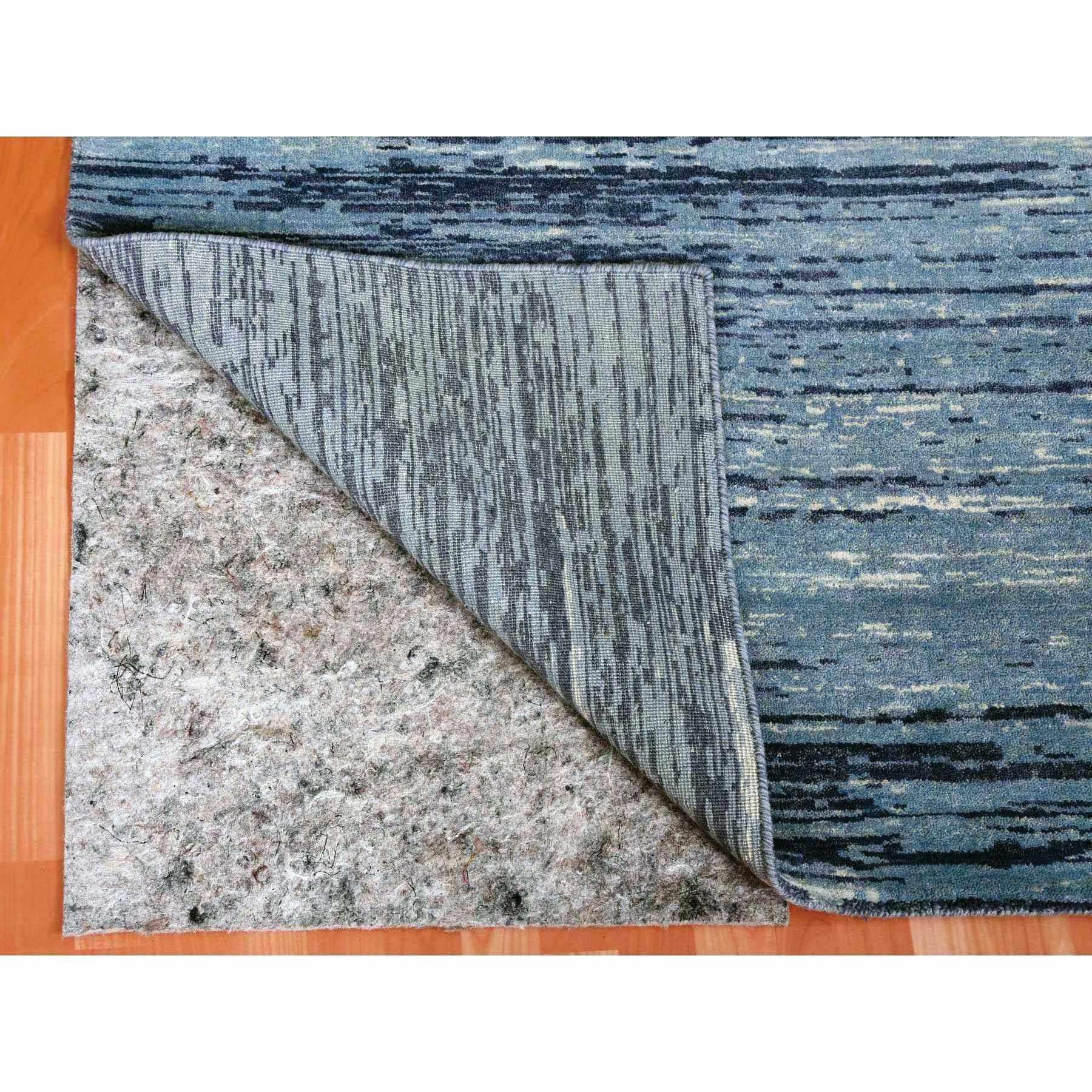 Blauer handgeknüpfter orientalischer Teppich aus reiner Wolle mit horizontalem Ombre-Design 10'1