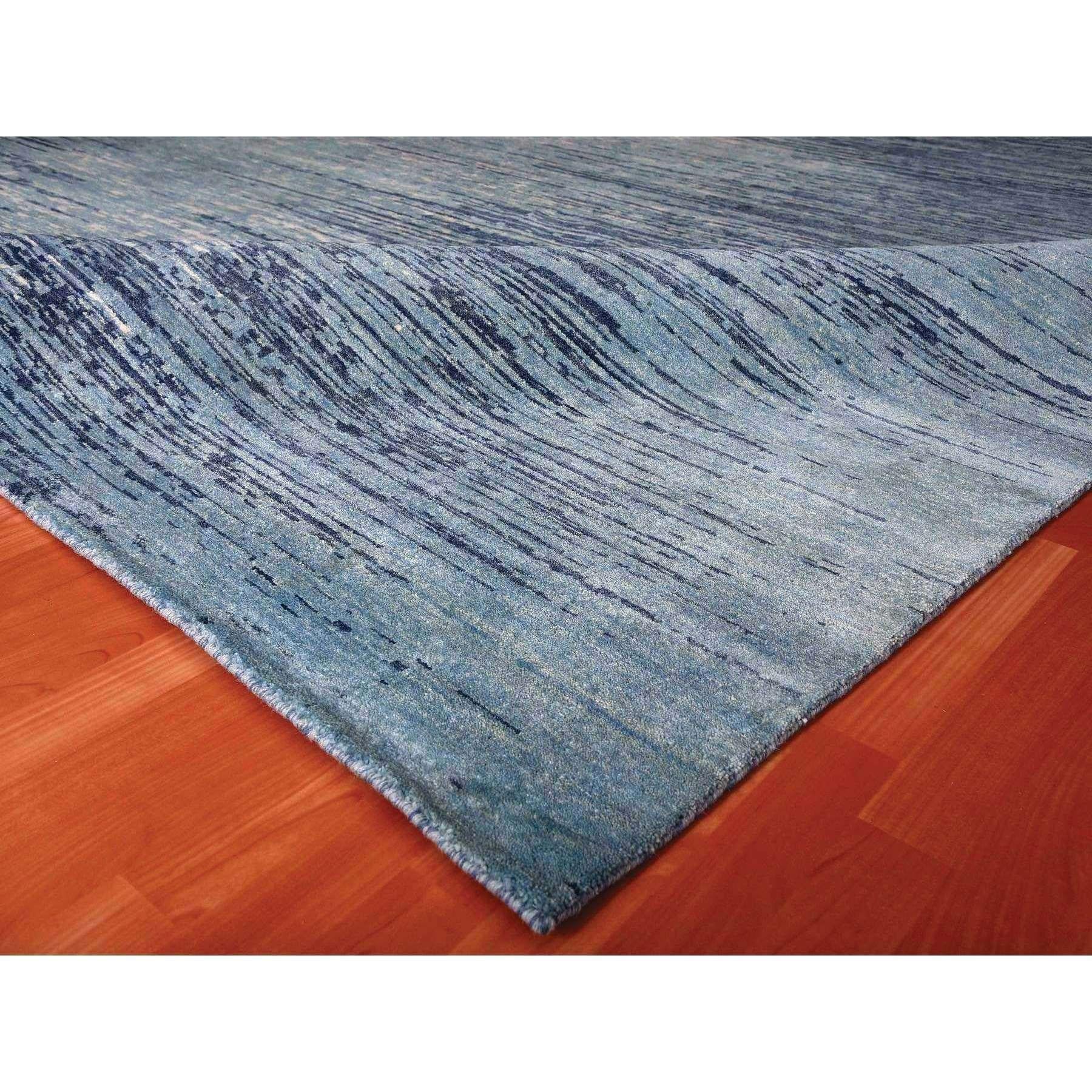 Blauer handgeknüpfter orientalischer Teppich aus reiner Wolle mit horizontalem Ombre-Design 10'1
