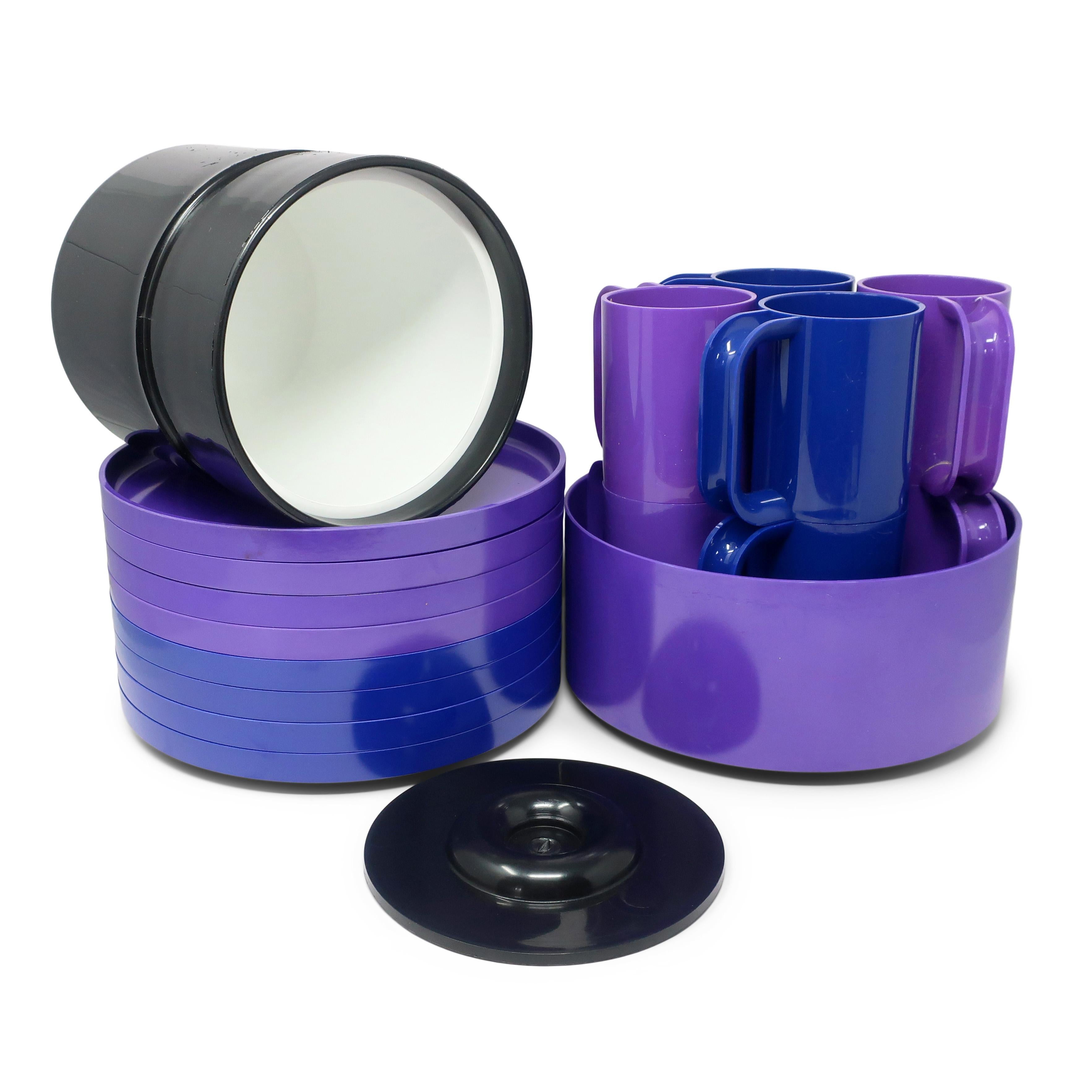 Blue, Purple and Black Massimo Vignelli for Heller Dinnerware - Set of 18 In Good Condition For Sale In Brooklyn, NY