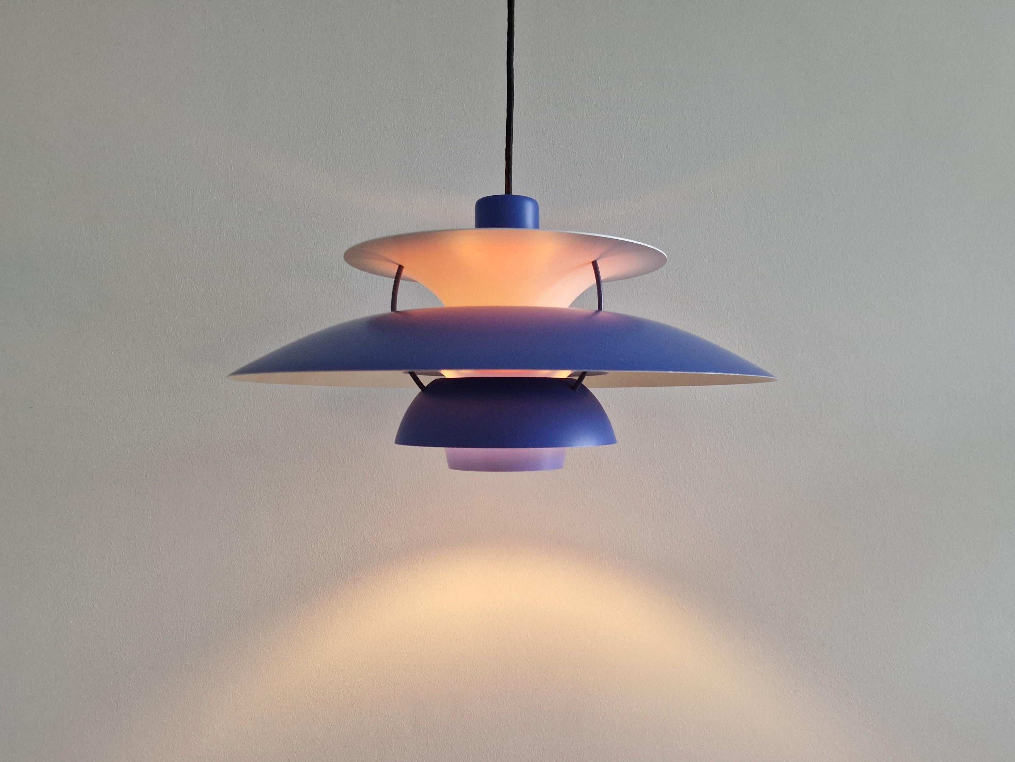 Lampe suspendue PH5 bleu violet de Poul Henningsen pour Louis Poulsen, Danemark en vente 1