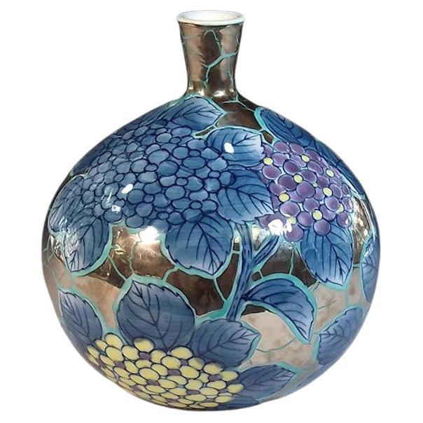 Vase japonais contemporain en porcelaine bleu et violet en platine par un maître artiste, 3 pièces