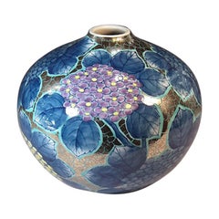 Vase japonais contemporain en porcelaine bleu et violet en platine par un maître artiste, 6