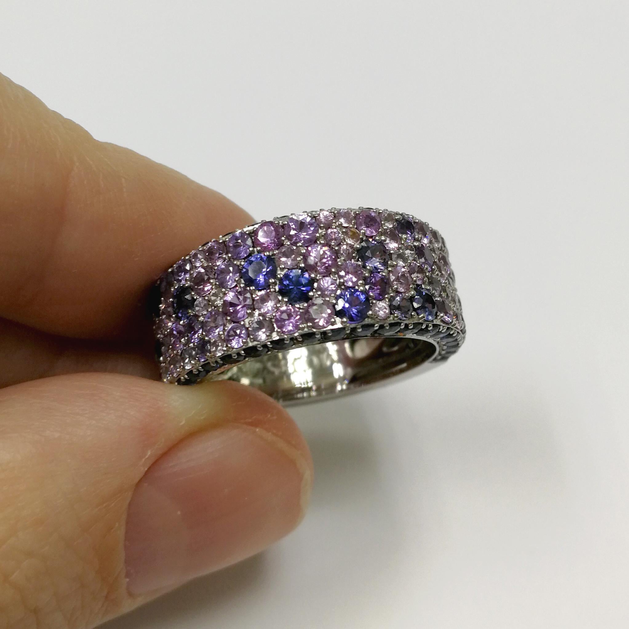 Contemporary Blue Purple Sapphires 18 Karat White Gold Riviera Ring For Sale