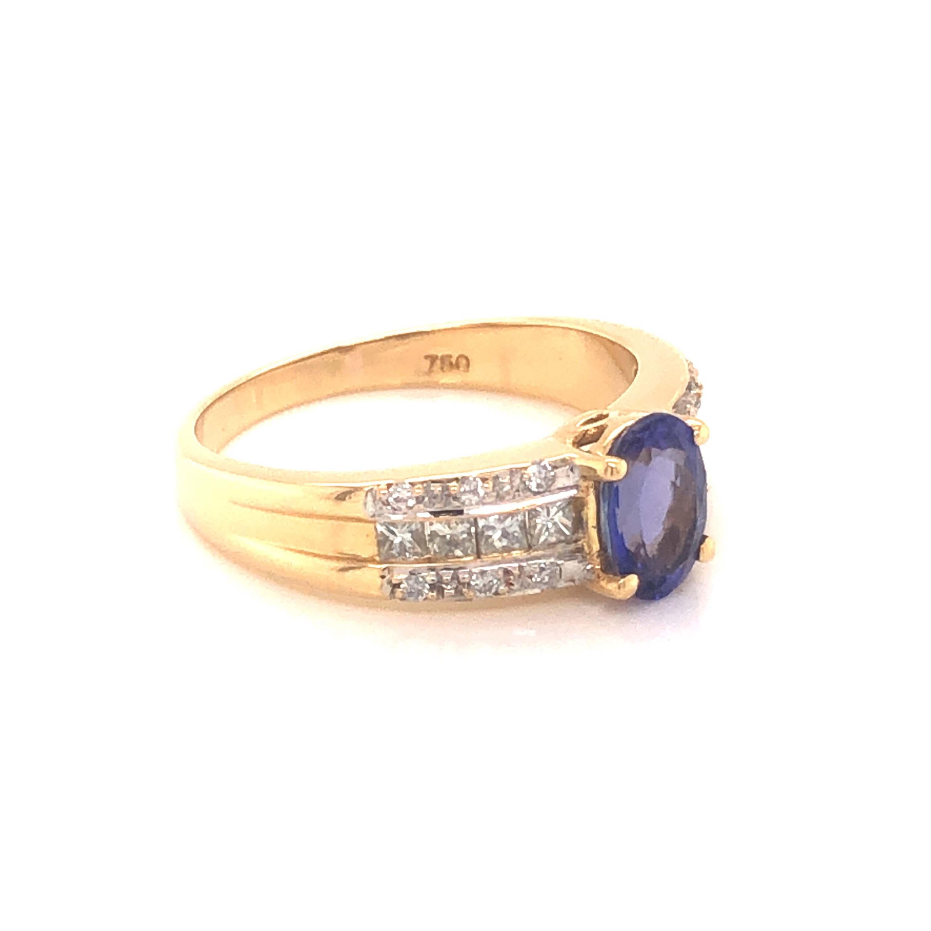 Modern Blue Purple Tanzanite and Diamond Ring-18k Yellow Gold For Sale