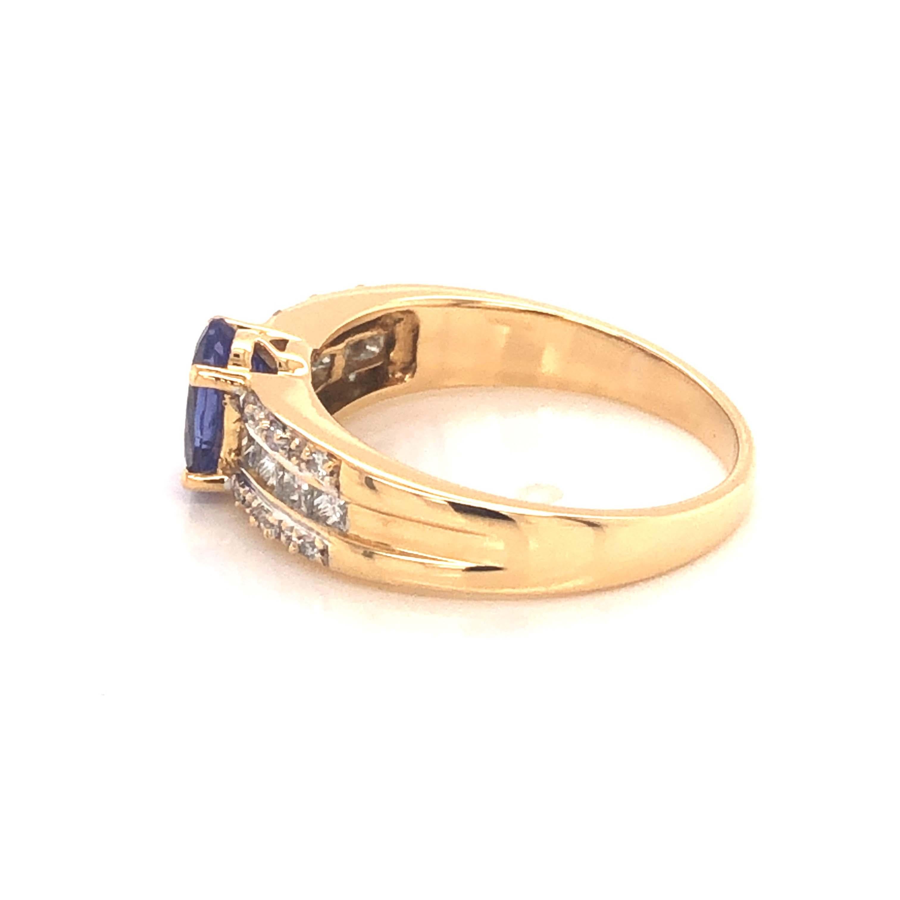 Women's Blue Purple Tanzanite and Diamond Ring-18k Yellow Gold For Sale