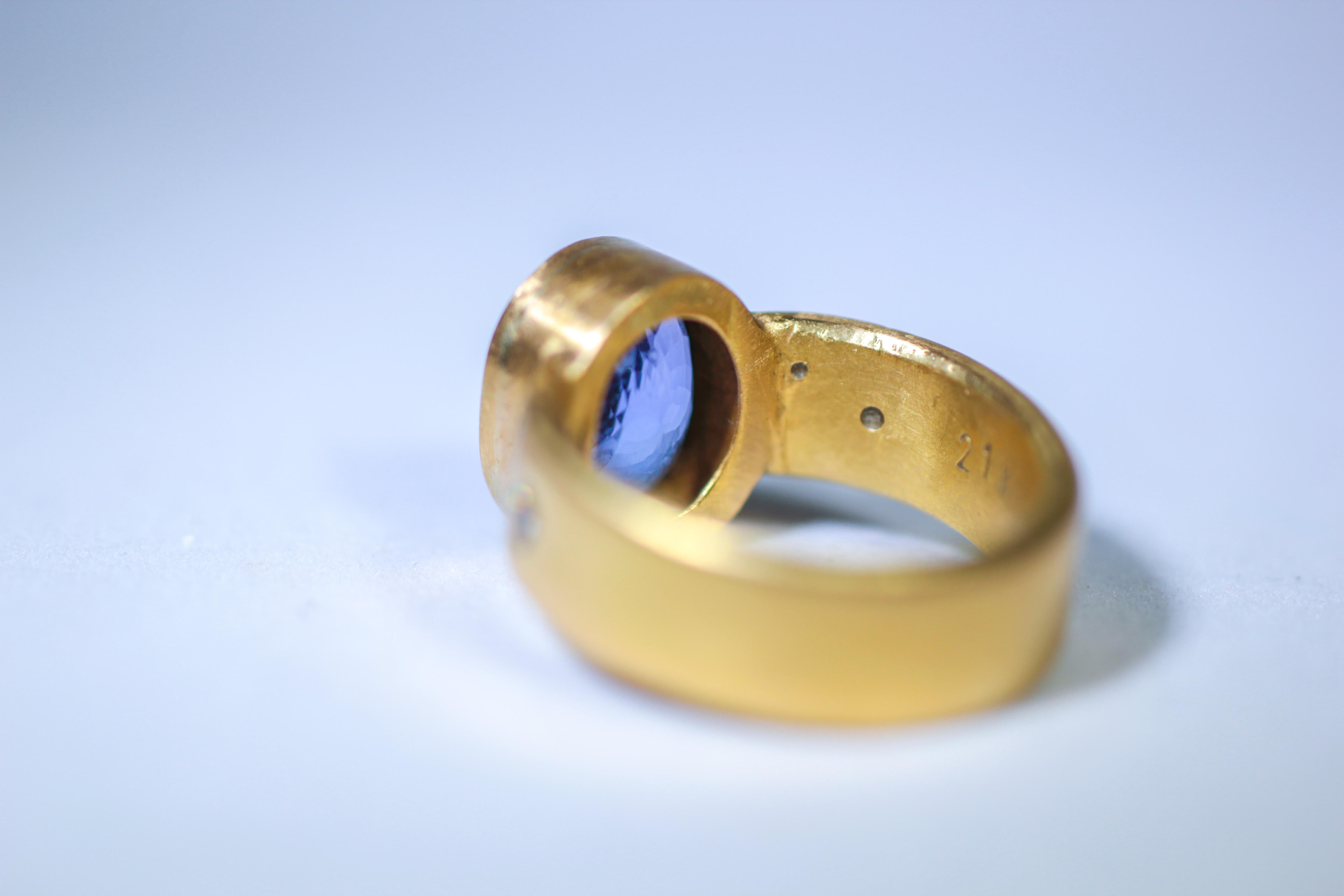 Artist Blue Purple Tanzanite Solitaire 4.6Ct Yellow Diamonds 22K-21K Gold Bridal Ring For Sale