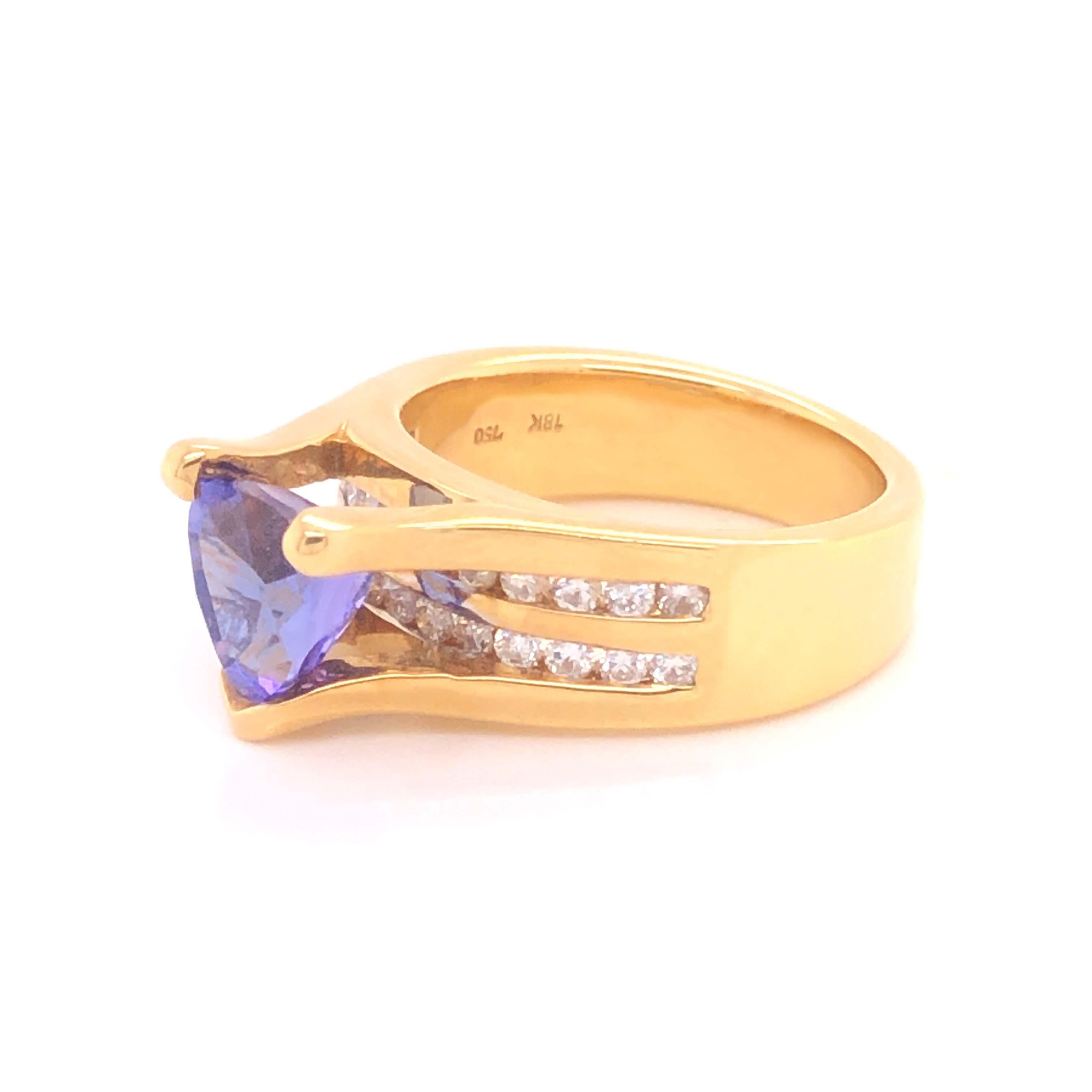Trillion Cut Blue Purple Trilliant Tanzanite and Diamond Ring-18k Yellow Gold For Sale