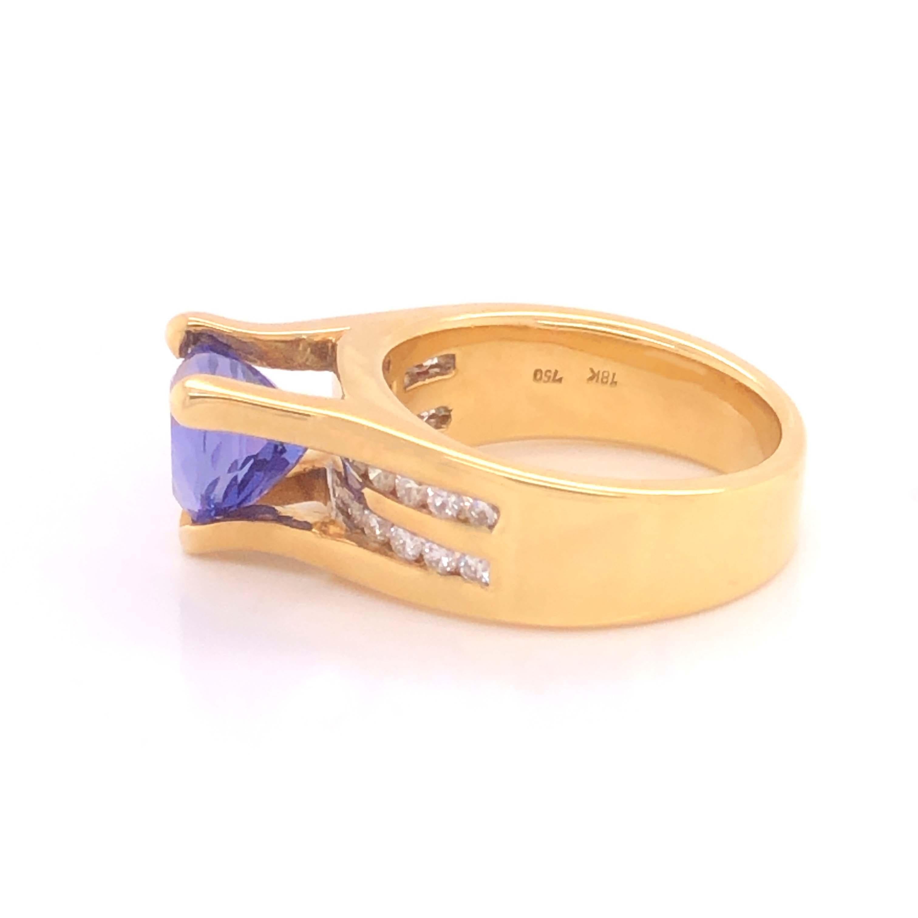 Women's Blue Purple Trilliant Tanzanite and Diamond Ring-18k Yellow Gold For Sale