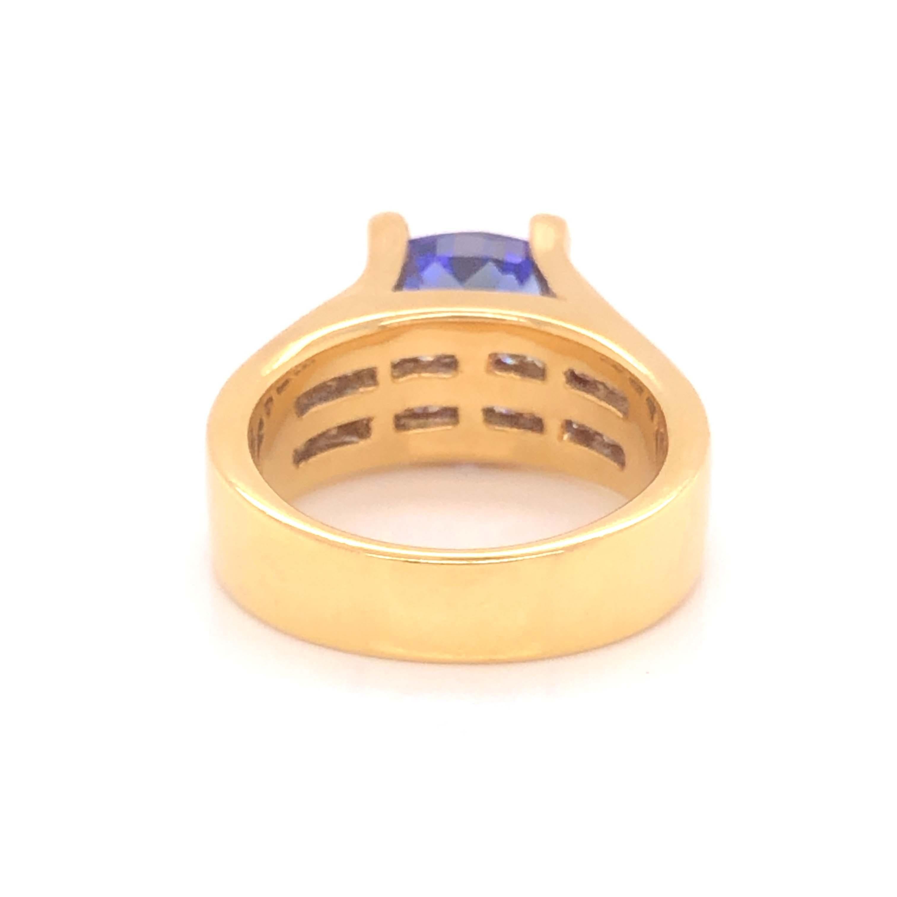 Blue Purple Trilliant Tanzanite and Diamond Ring-18k Yellow Gold For Sale 1
