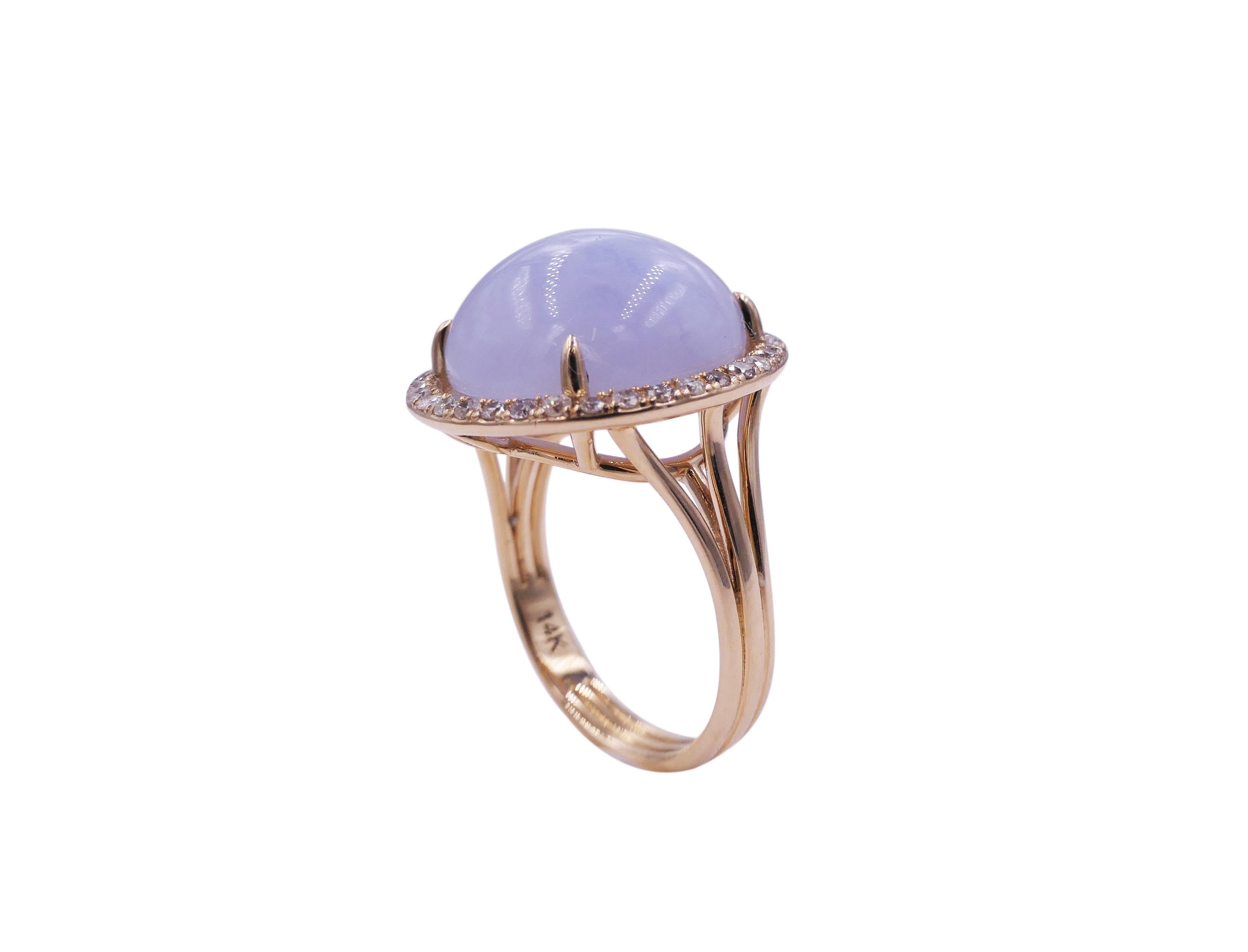 Art déco Bague en or 14 carats avec dentelle bleue, violette, calcédoine cabochon rond et halo de diamants en vente