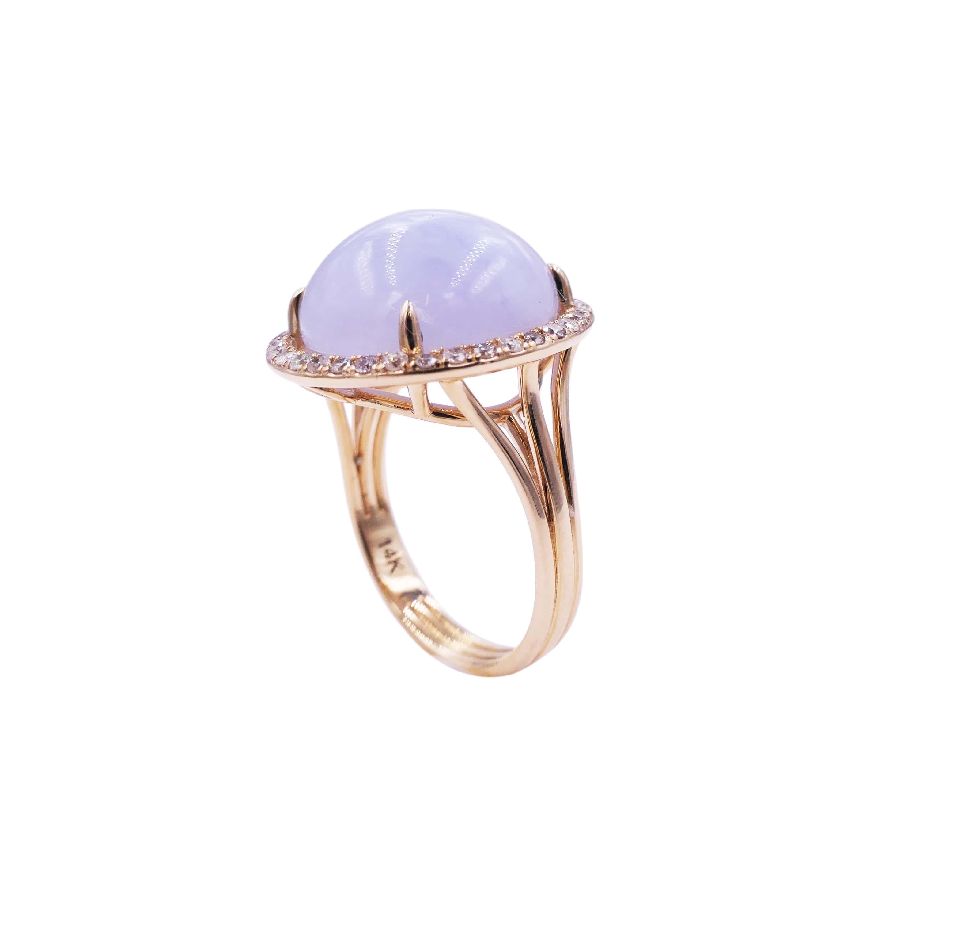 Taille ronde Bague en or 14 carats avec dentelle bleue, violette, calcédoine cabochon rond et halo de diamants en vente