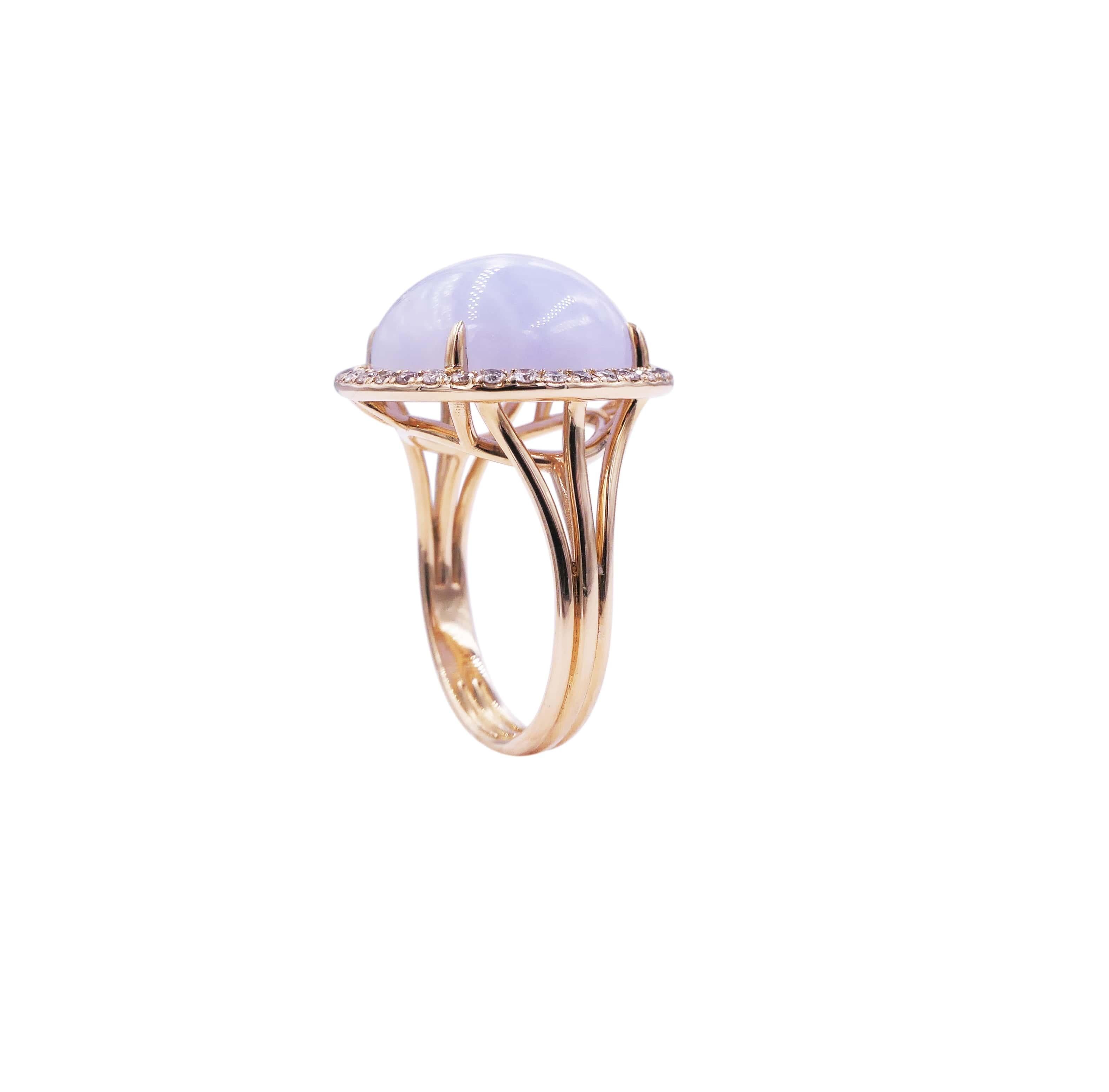 Bague en or 14 carats avec dentelle bleue, violette, calcédoine cabochon rond et halo de diamants Unisexe en vente