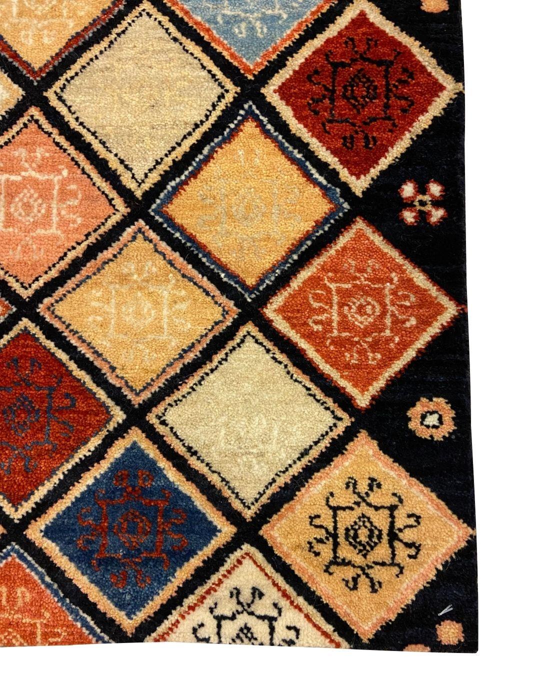 Indien Tapis persan bleu, rouge, corail, crème et or à motifs géométriques, 2' x 3' en vente