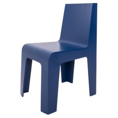 Chaise d'enfant en résine bleue