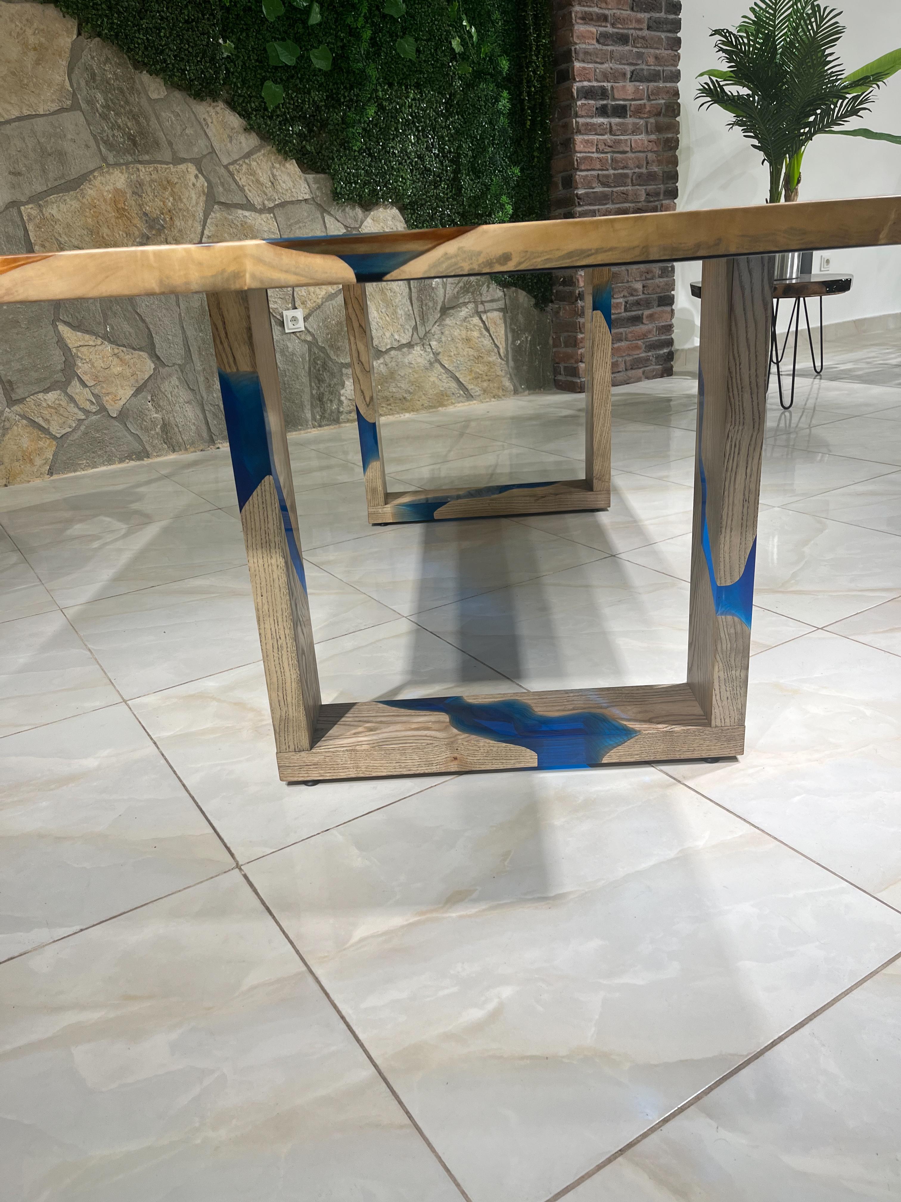 Blue River Epoxy Resin Dining Solid Wood Table In New Condition For Sale In İnegöl, TR
