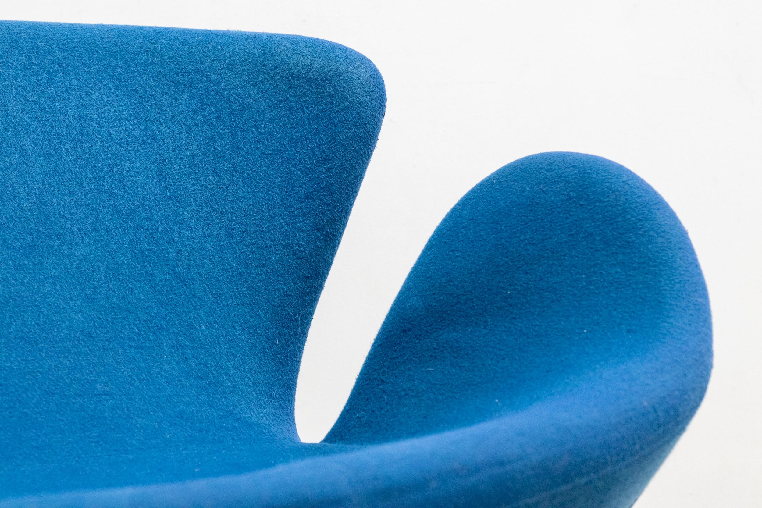 Fauteuil à bascule bleu en vente 2