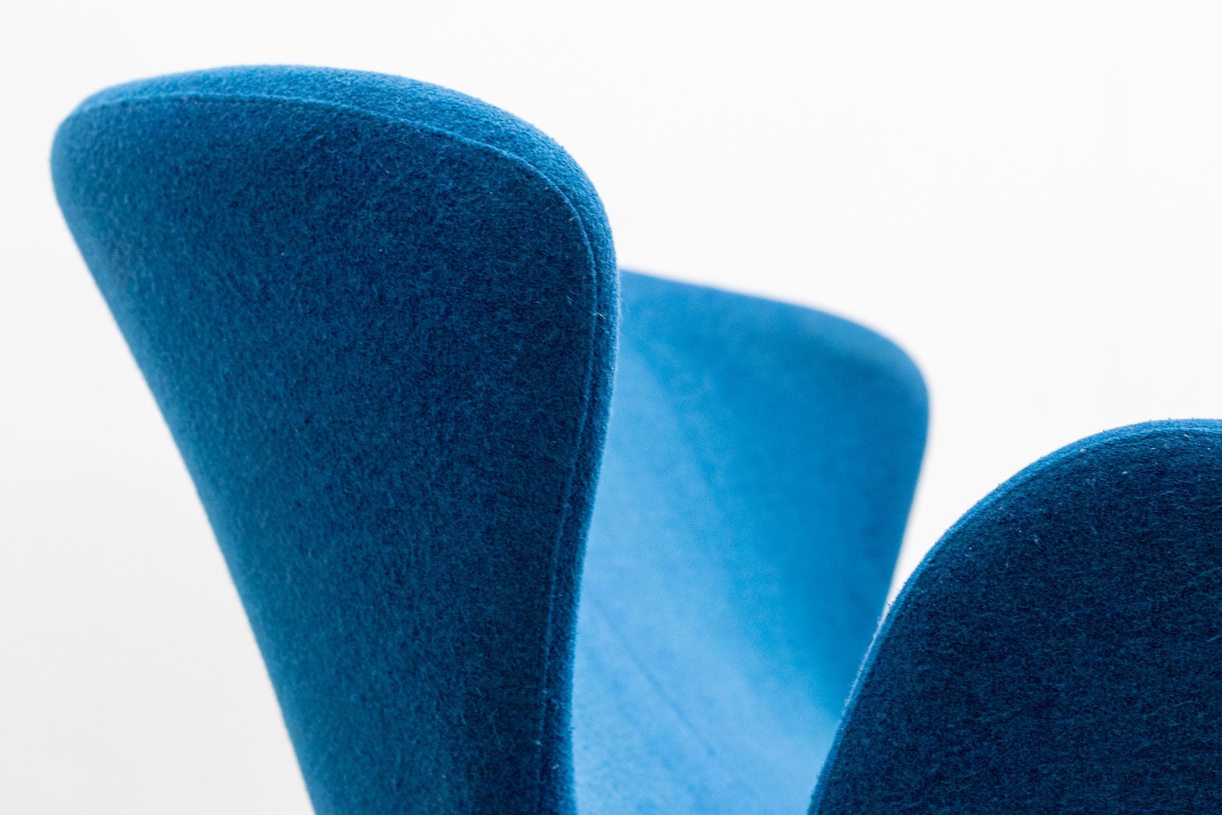 Fauteuil à bascule bleu en vente 4