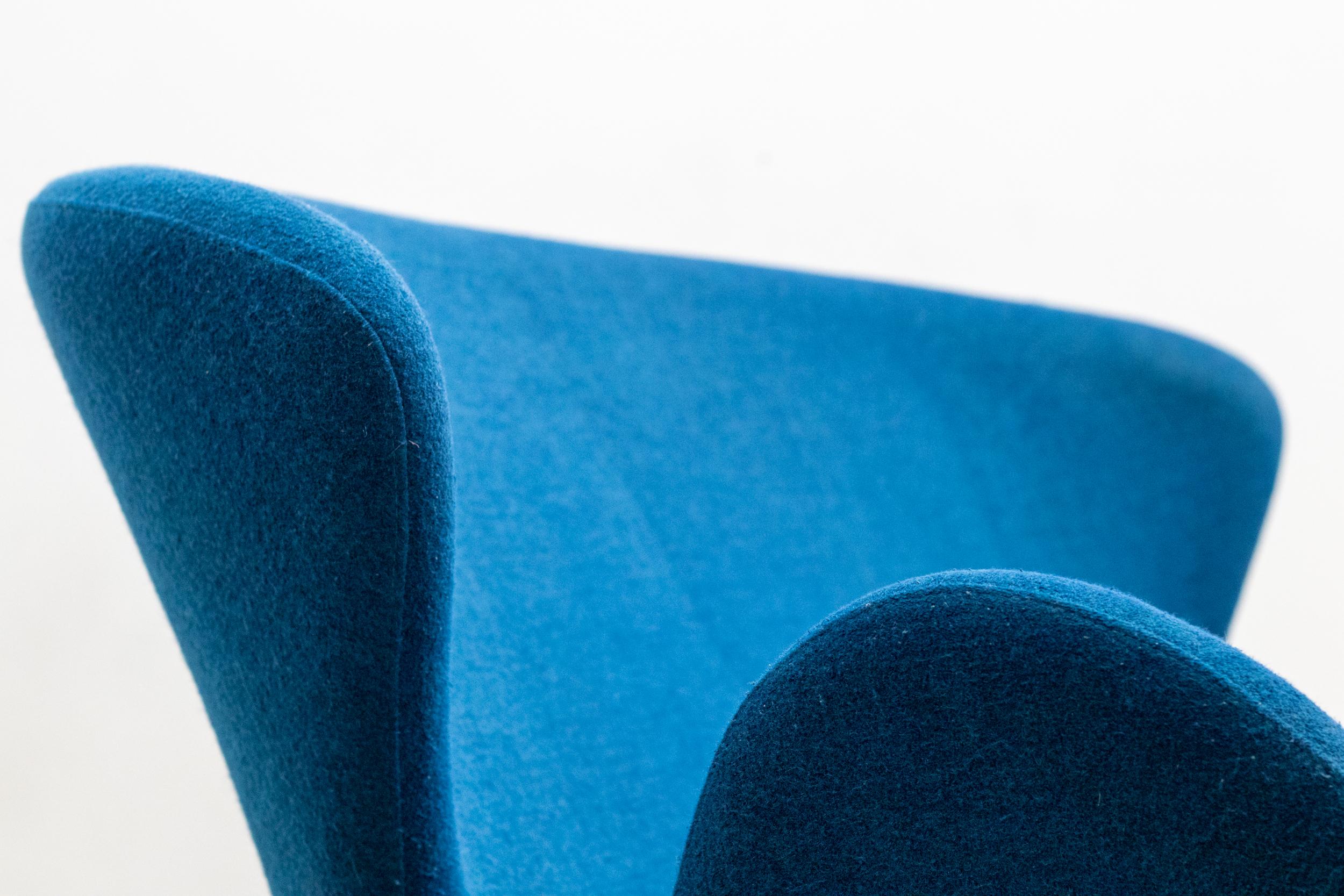 Fauteuil à bascule bleu en vente 5