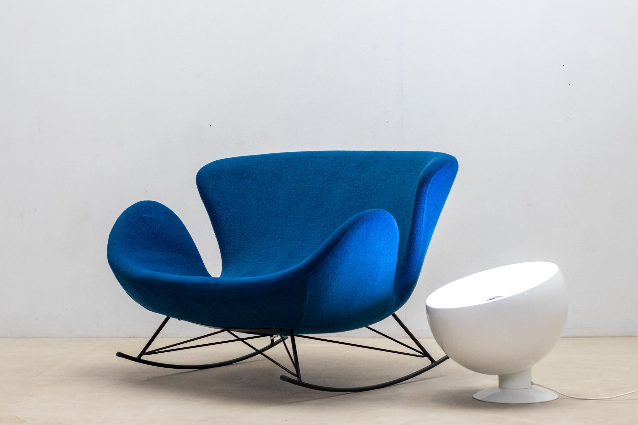 Fauteuil à bascule bleu en vente 9
