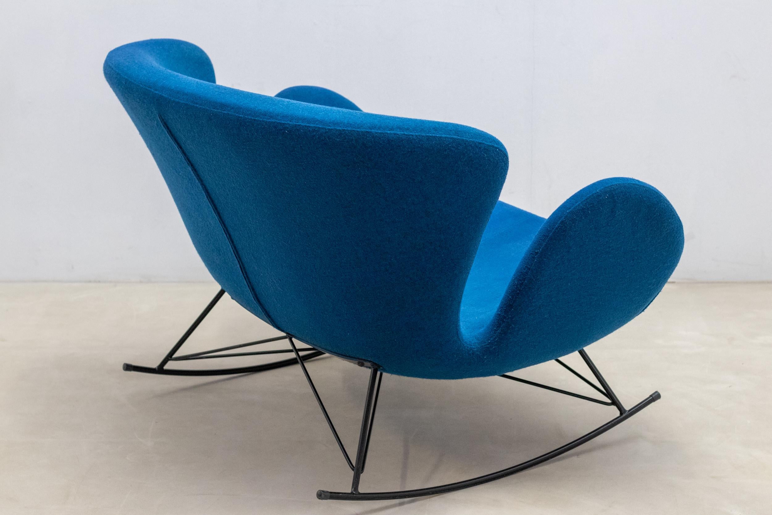 Fin du 20e siècle Fauteuil à bascule bleu en vente