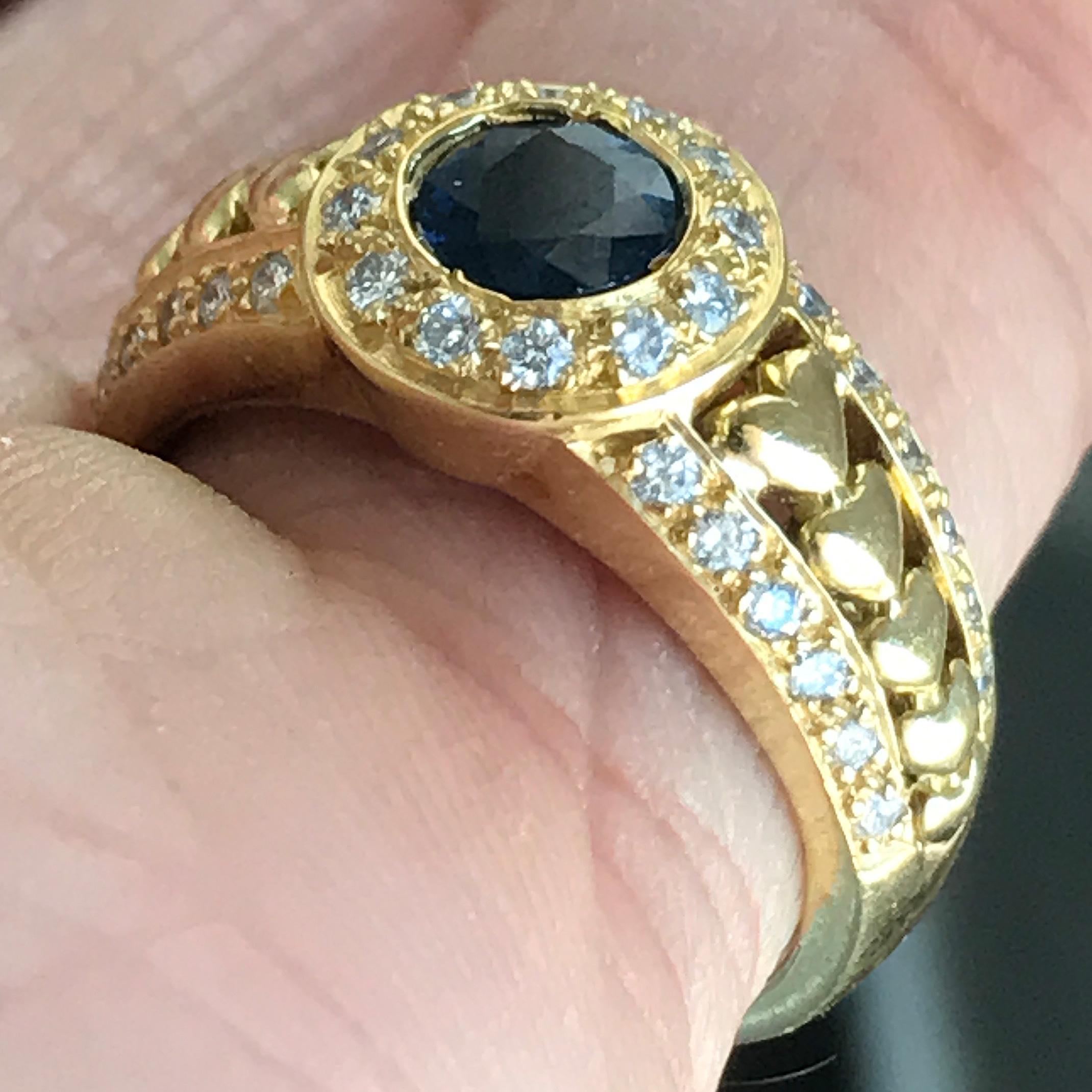 Contemporary Blue Round Sapphire and Diamond Ring For Sale