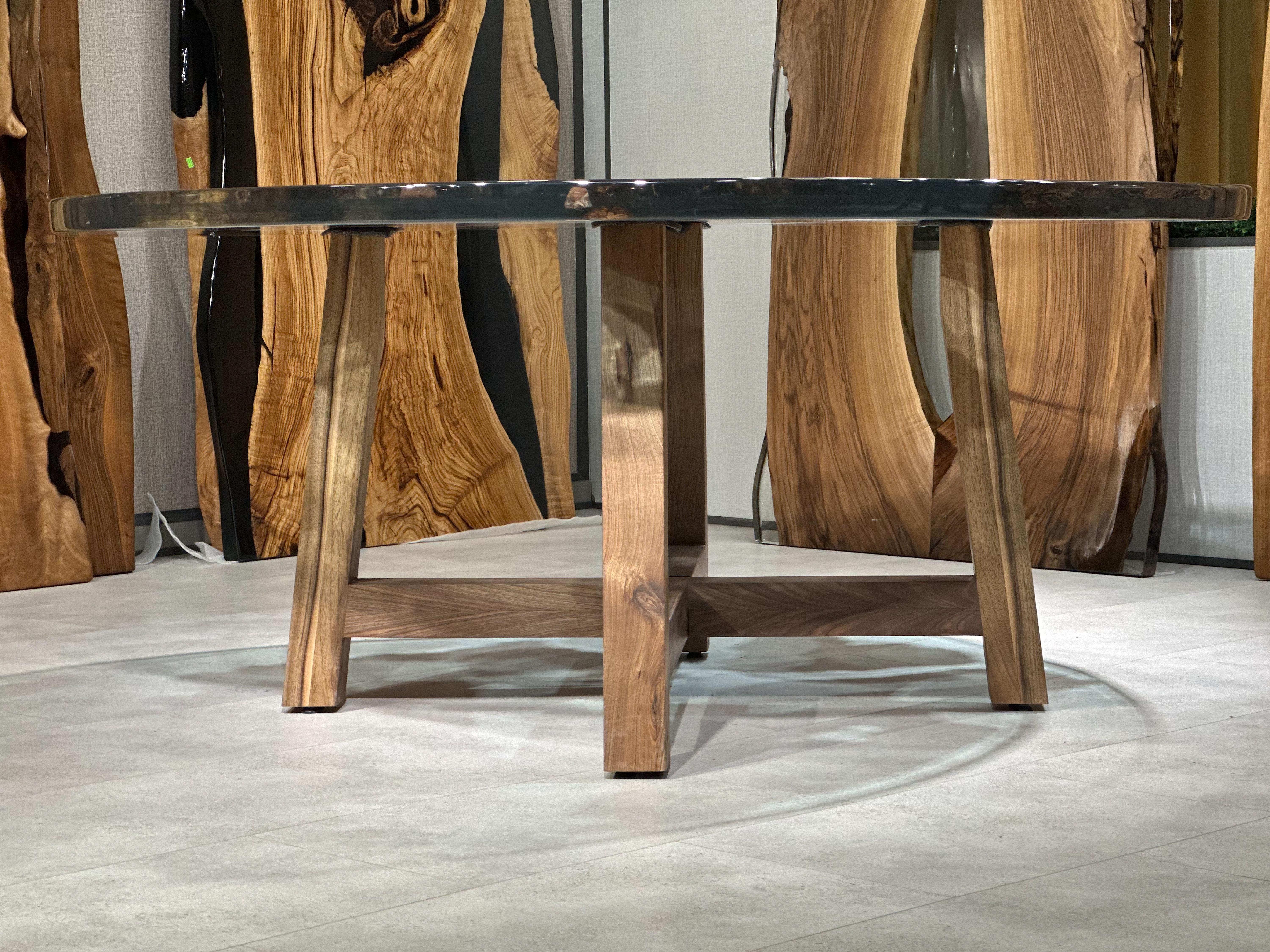 Brossé Table de salle à manger moderne en bois rond bleu en résine époxy contemporaine en vente