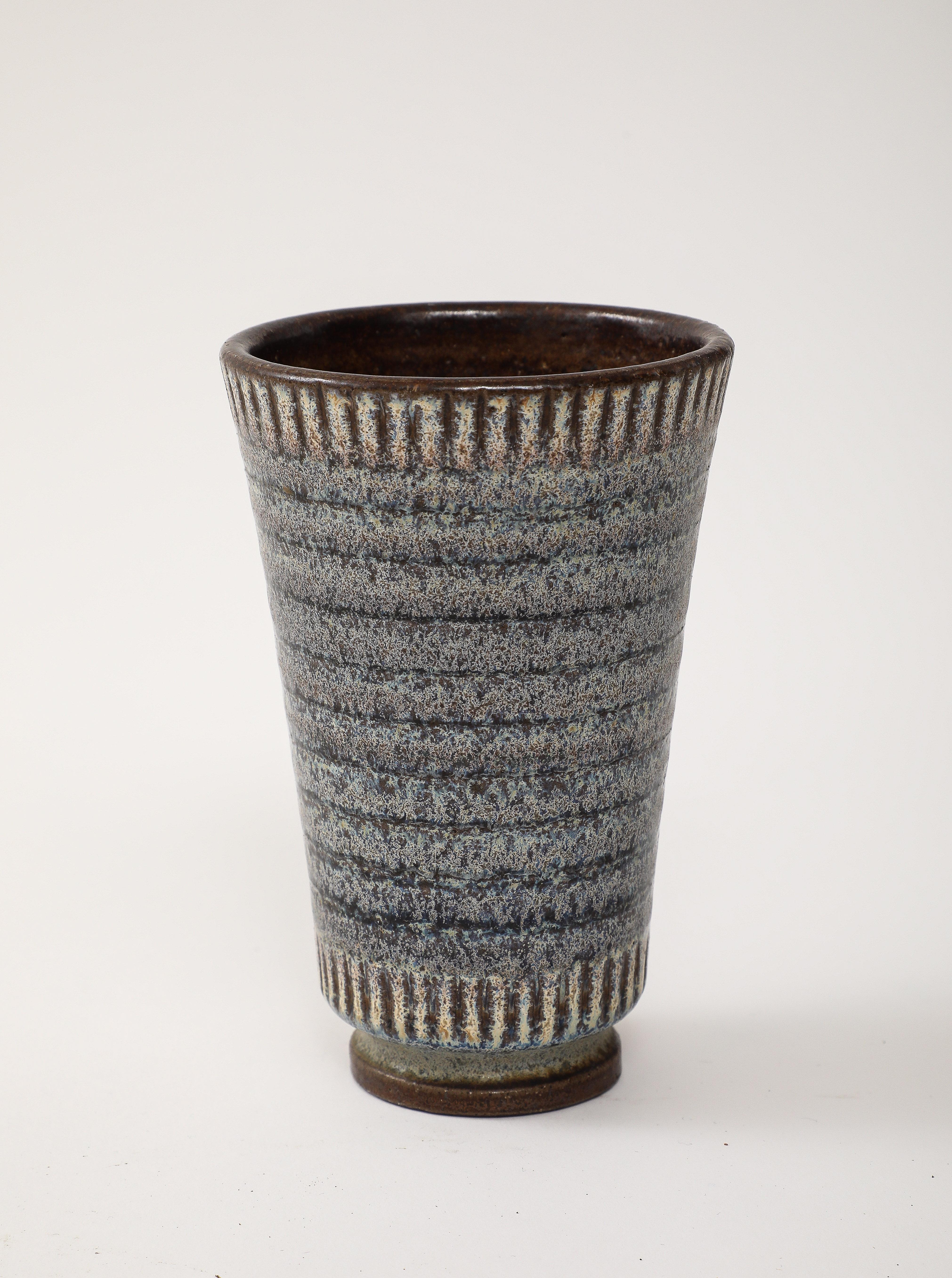 Lachsblaue Arthur Andersson Wallåkra Vase, Schweden, 1950er Jahre, signiert (Mitte des 20. Jahrhunderts) im Angebot