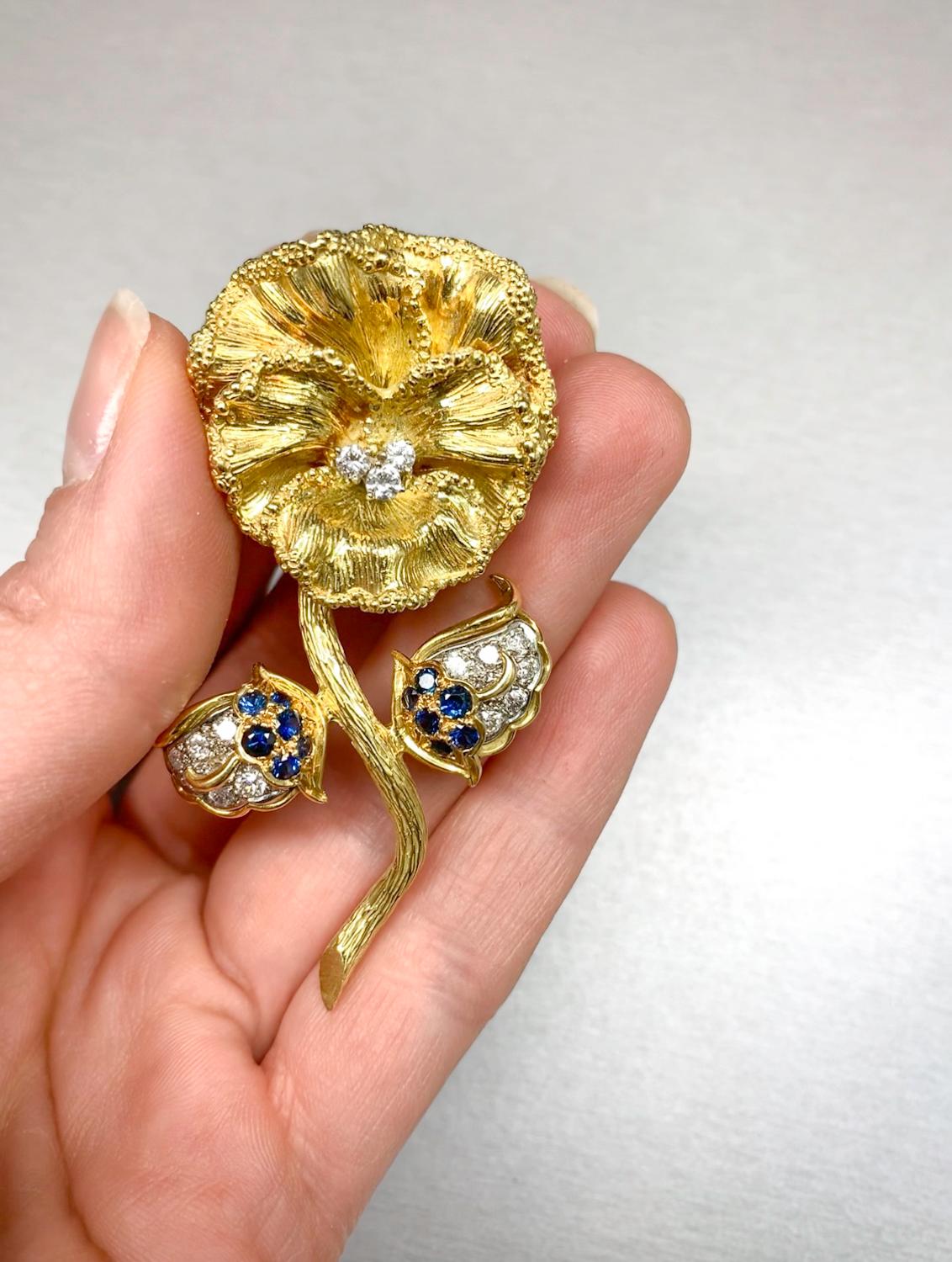 Blue Saphhire and Diamond 18K Gold Flower Pin For Sale 1