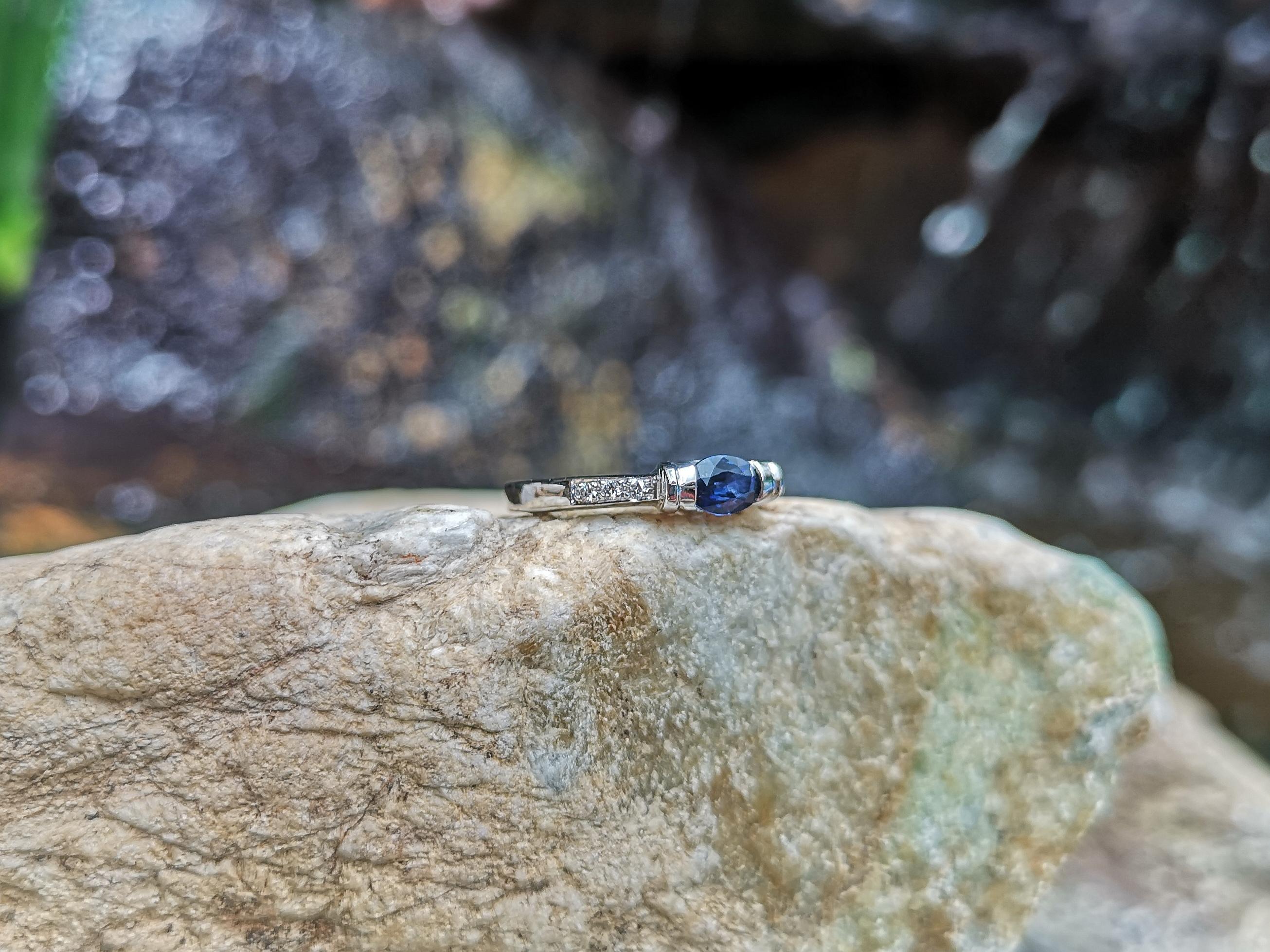 Blue Sapphire 0.52 Carat with Diamond 0.07 Carat Ring Set in 18 Karat White Gold For Sale 1