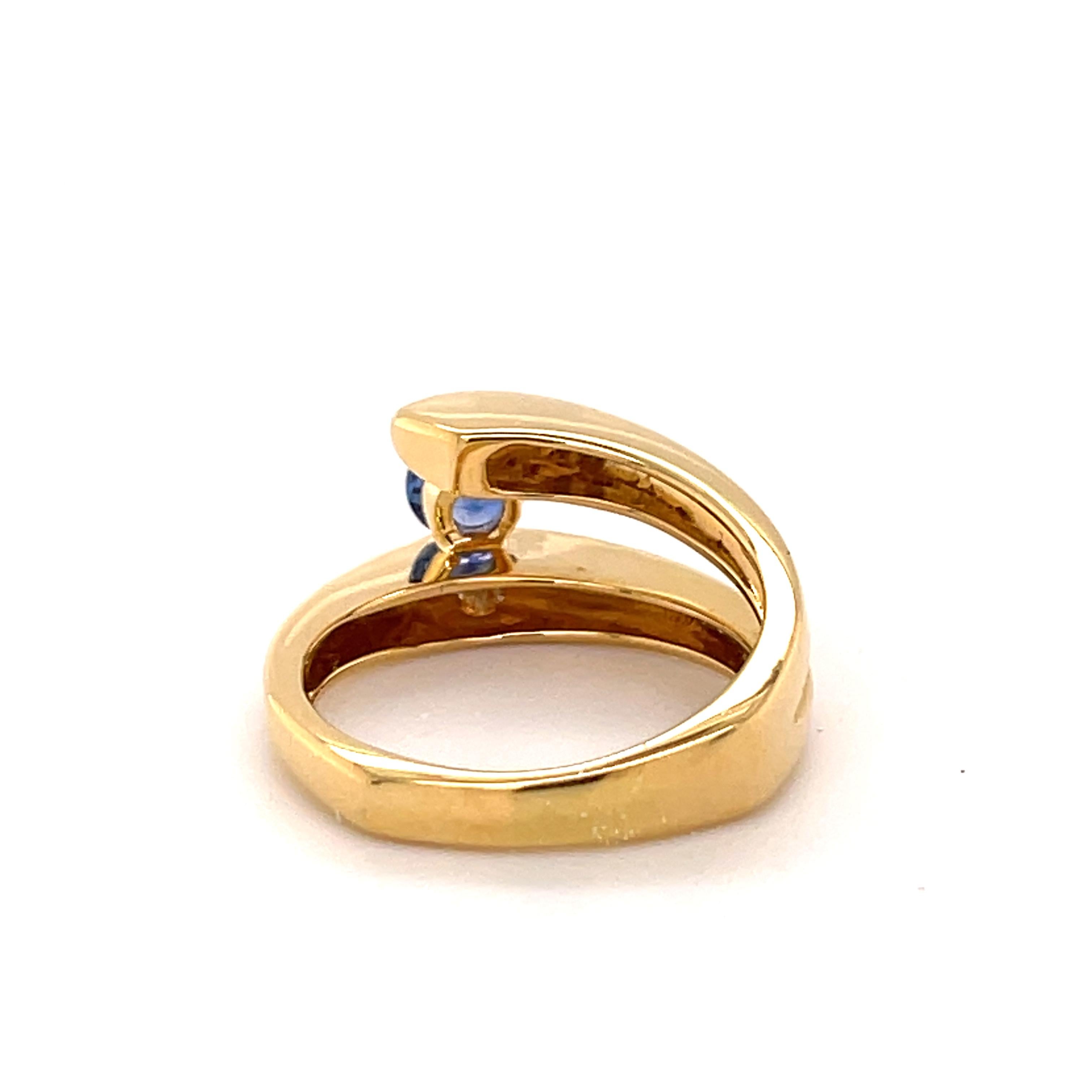 Contemporary Blue Sapphire 0.62 Carat and Diamond Yellow Gold Ring