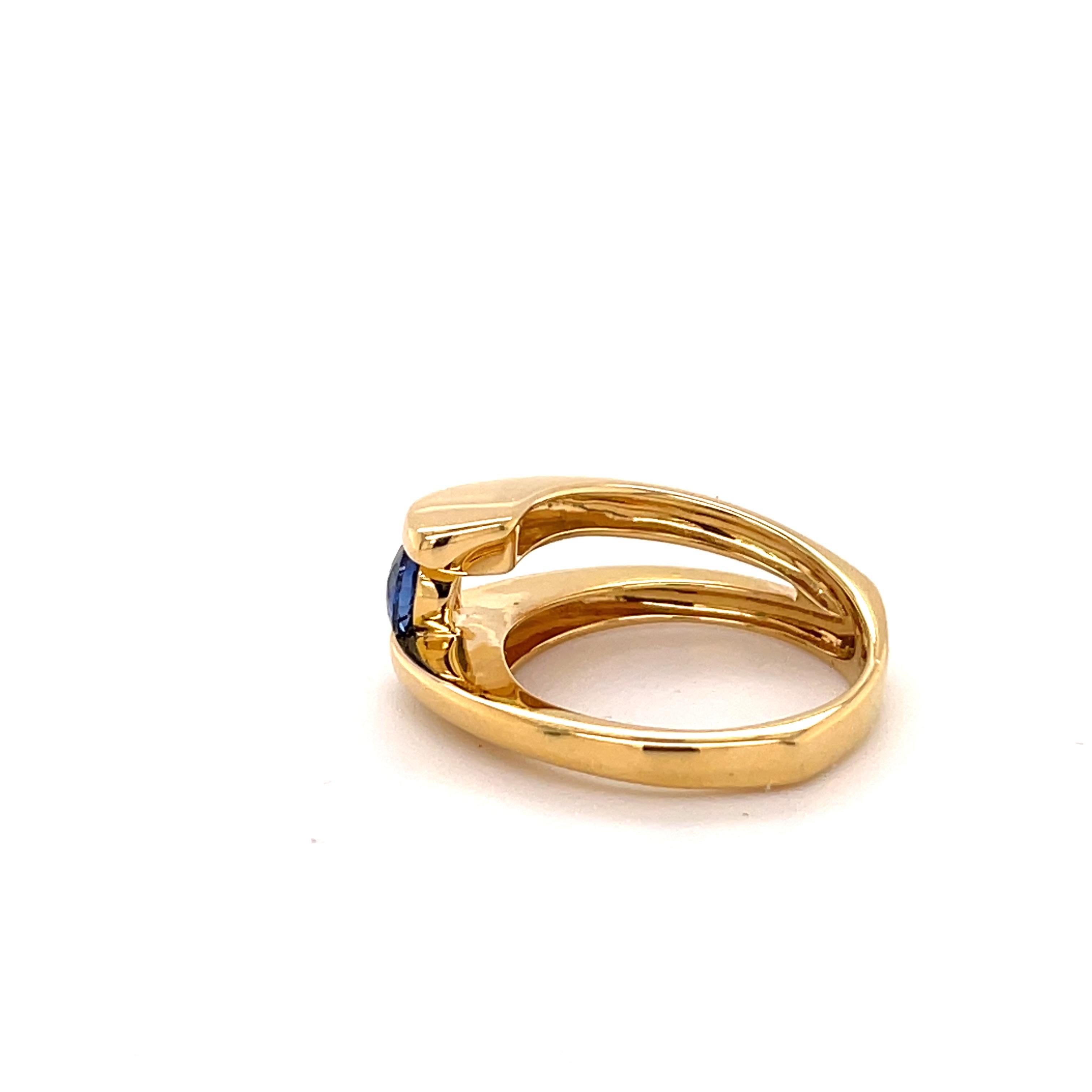Round Cut Blue Sapphire 0.62 Carat and Diamond Yellow Gold Ring